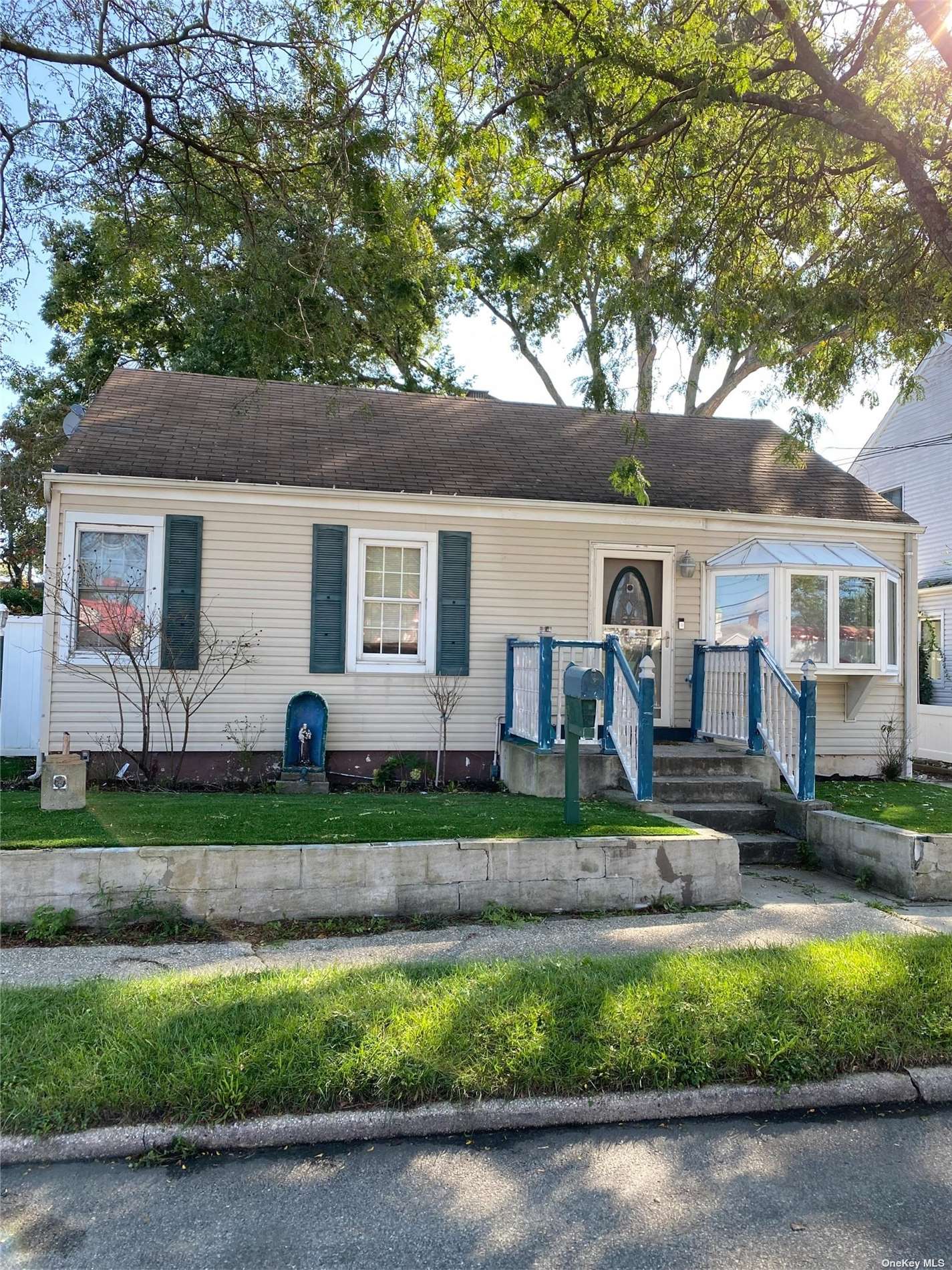 Broadway , Massapequa, NY 11758