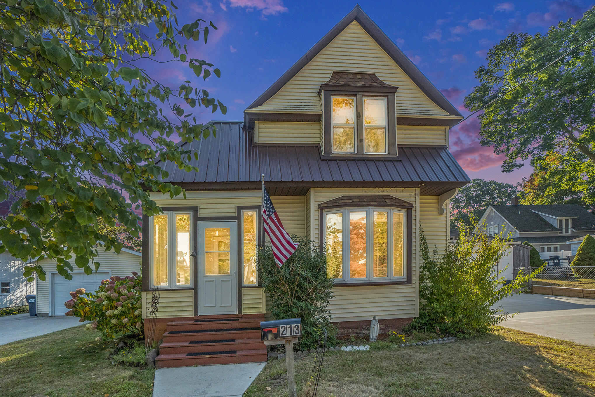 Prospect St, South Haven, MI 49090