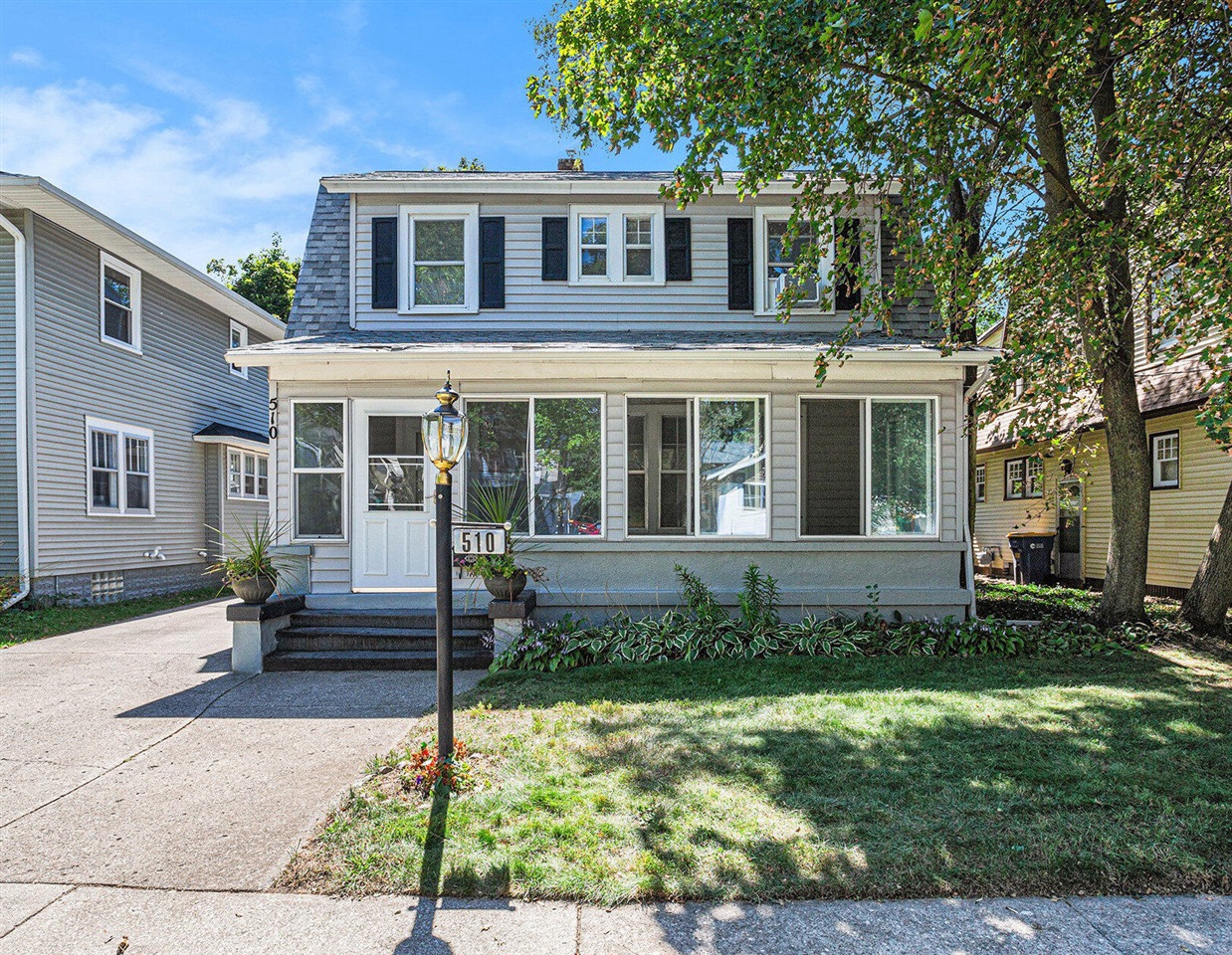 Storrs St, Grand Rapids, MI 49507