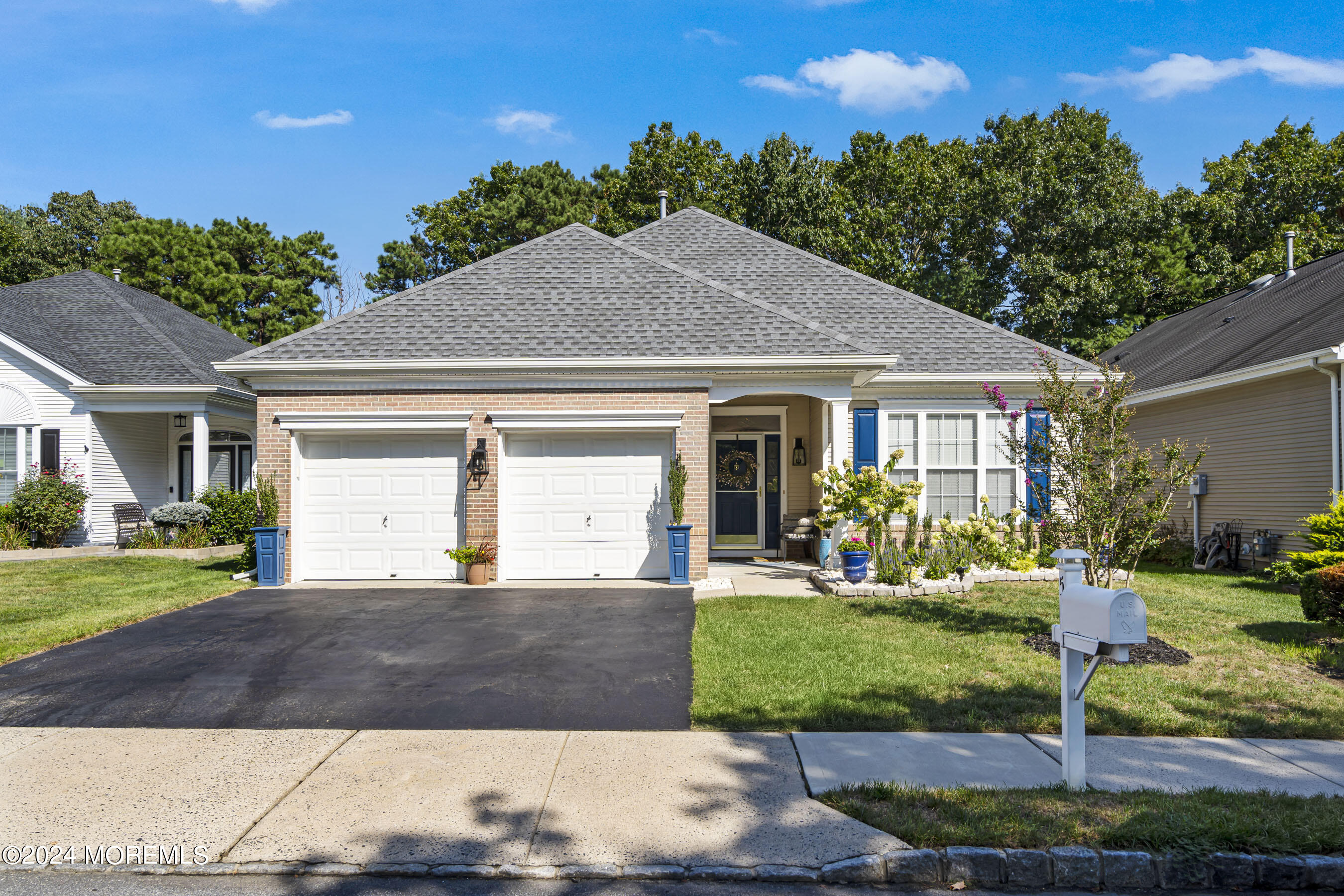 Silverspring Dr, Lakewood, NJ 08701