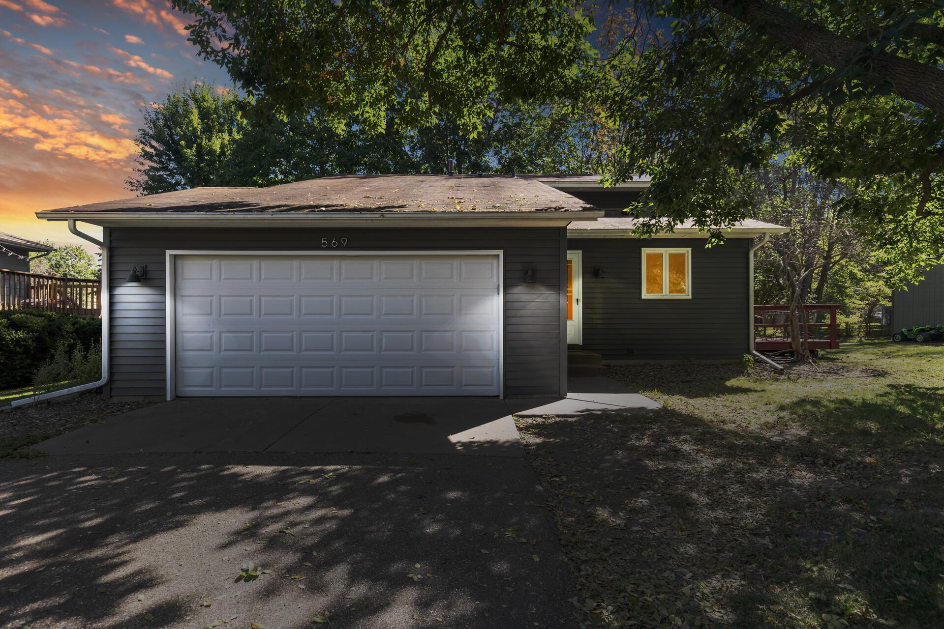 Dresden Dr, Chaska, MN 55318