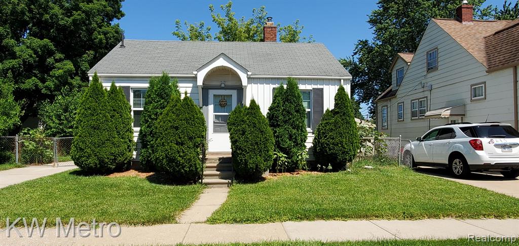 Piper Ave, Eastpointe, MI 48021