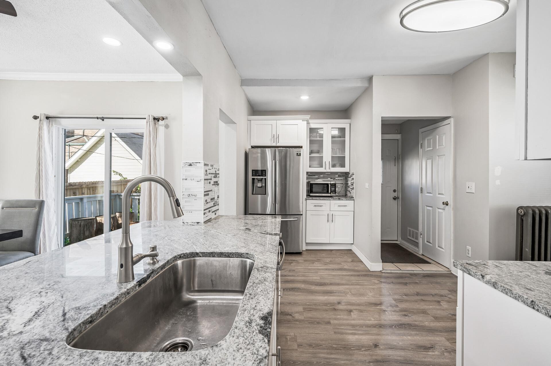 Elliot Ave, Minneapolis, MN 55407