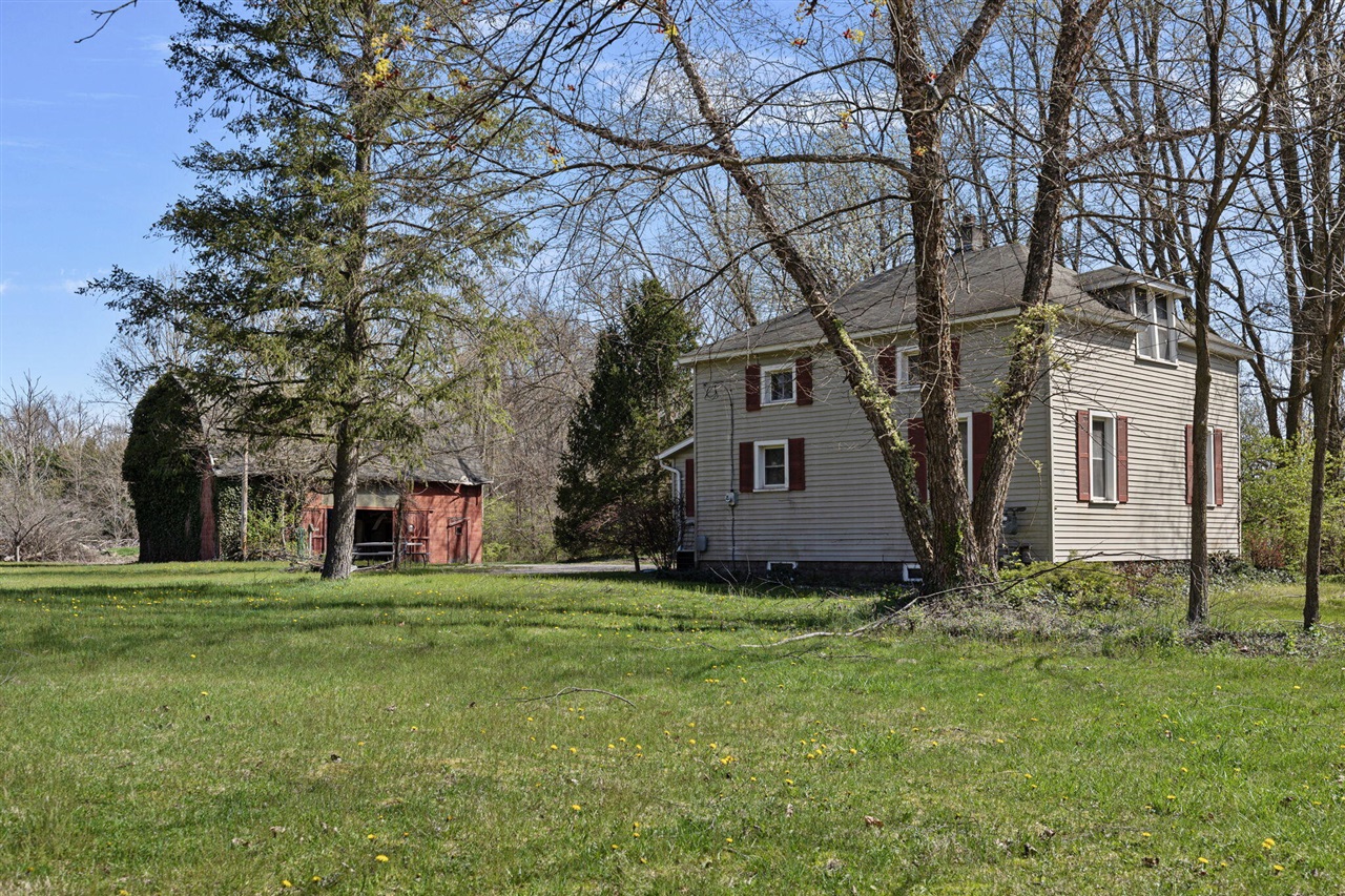 Hipps Hollow Rd, Eau Claire, MI 49111