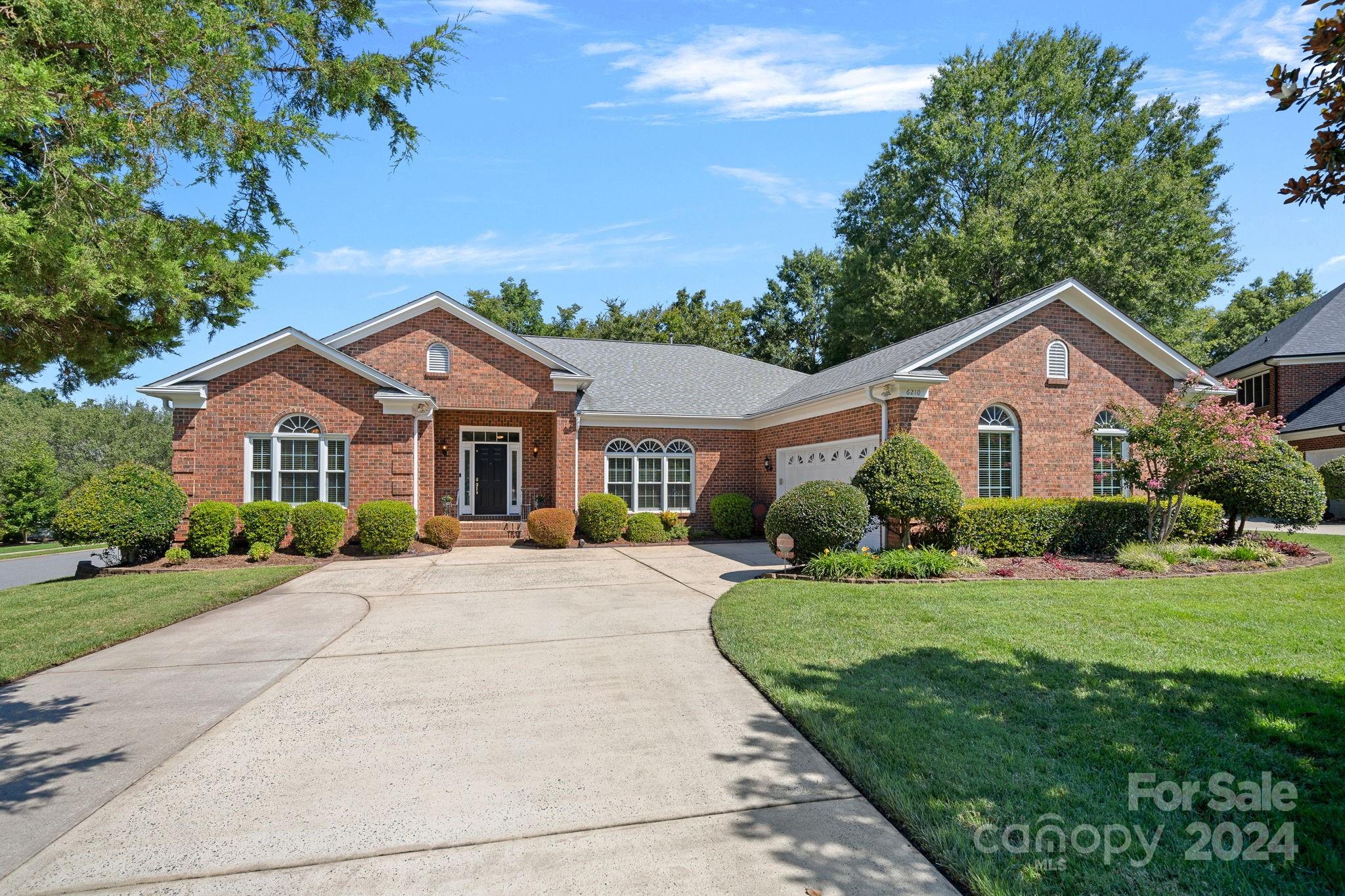 Queensbury Ct, Charlotte, NC 28269