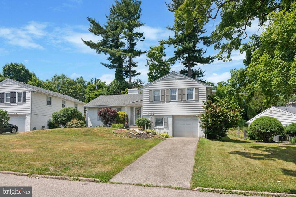Green Briar Rd, Elkins Park, PA 19027