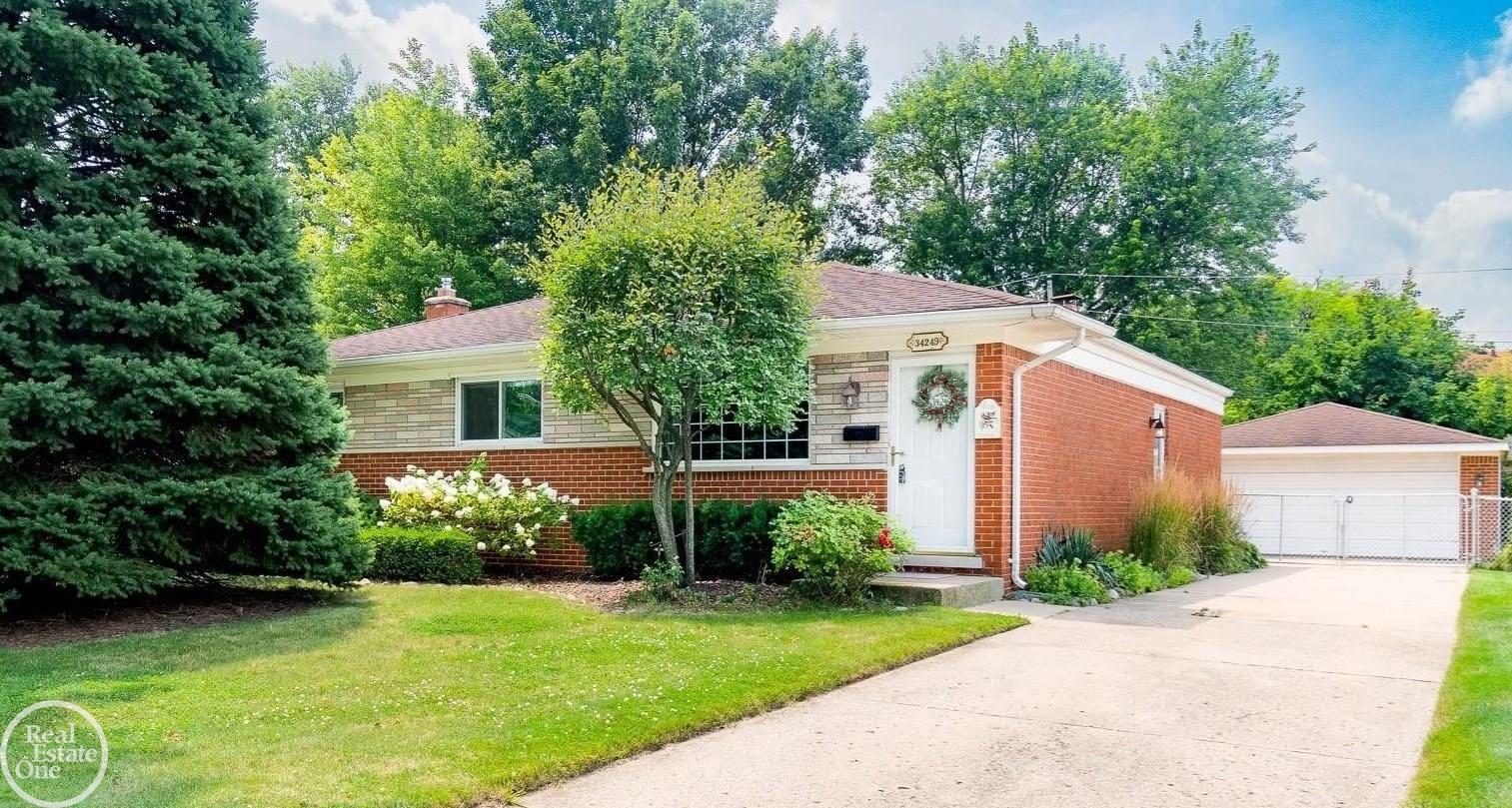 Greentrees Rd, Sterling Heights, MI 48312