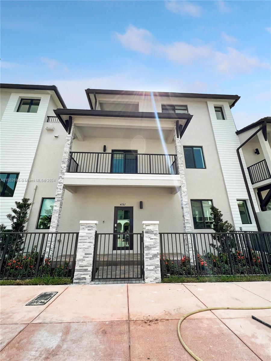 83rd Ave, Doral, FL 33166