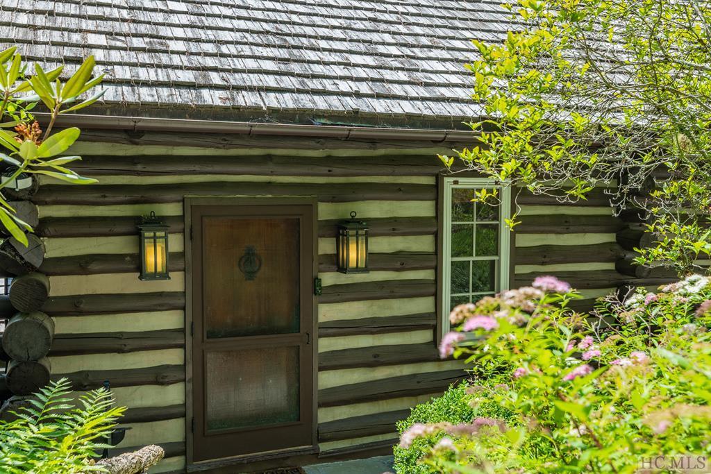 Cullasaja Dr, Highlands, NC 28741