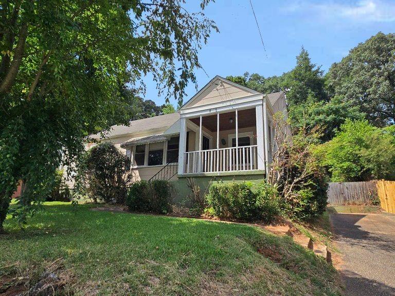 Woodbourne Dr, Atlanta, GA 30310