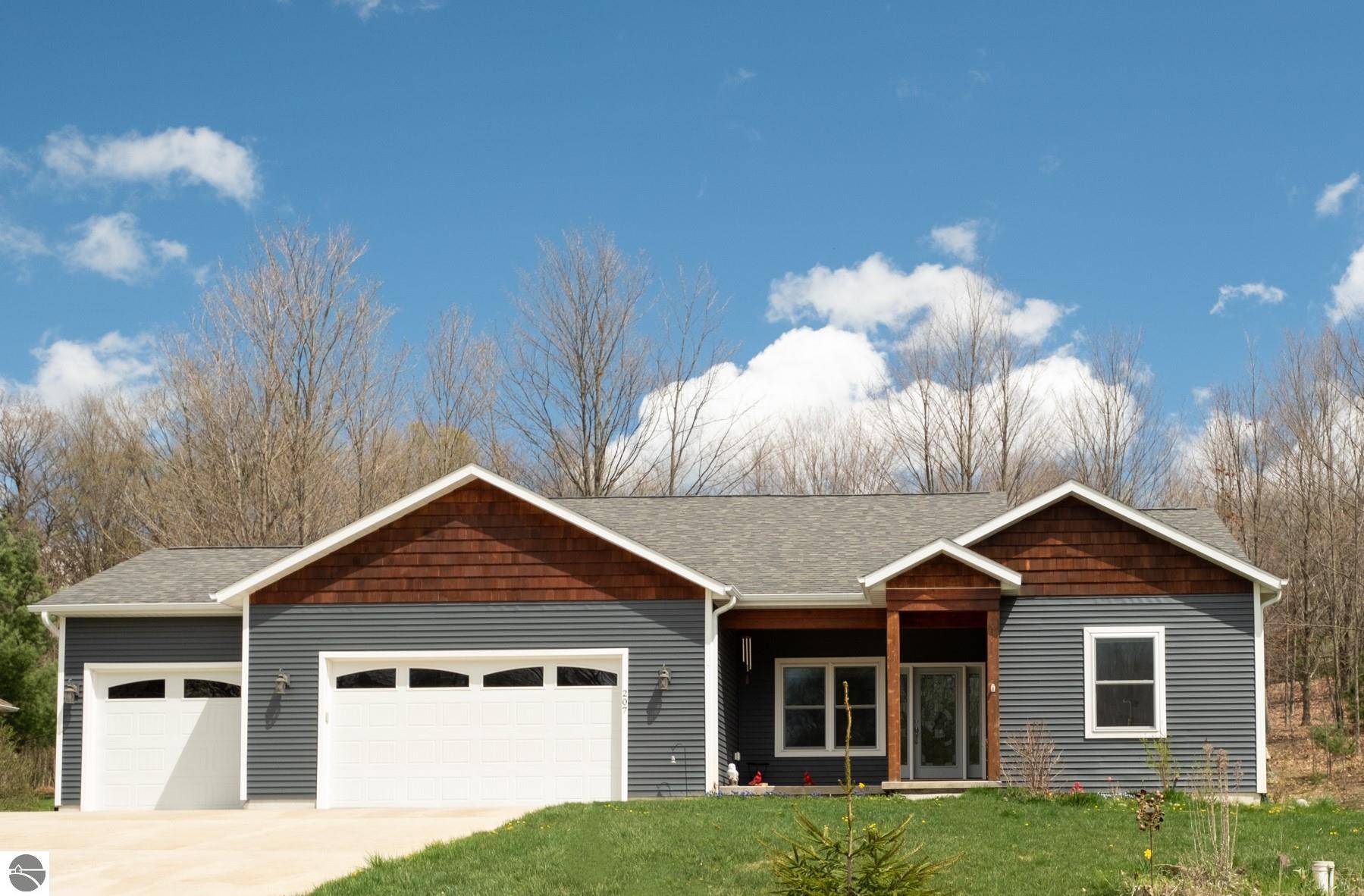 Cinnamon Ln, Traverse City, MI 49696