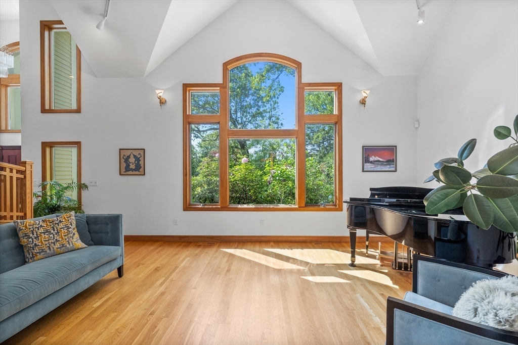 Girard Rd, Winchester, MA 01890