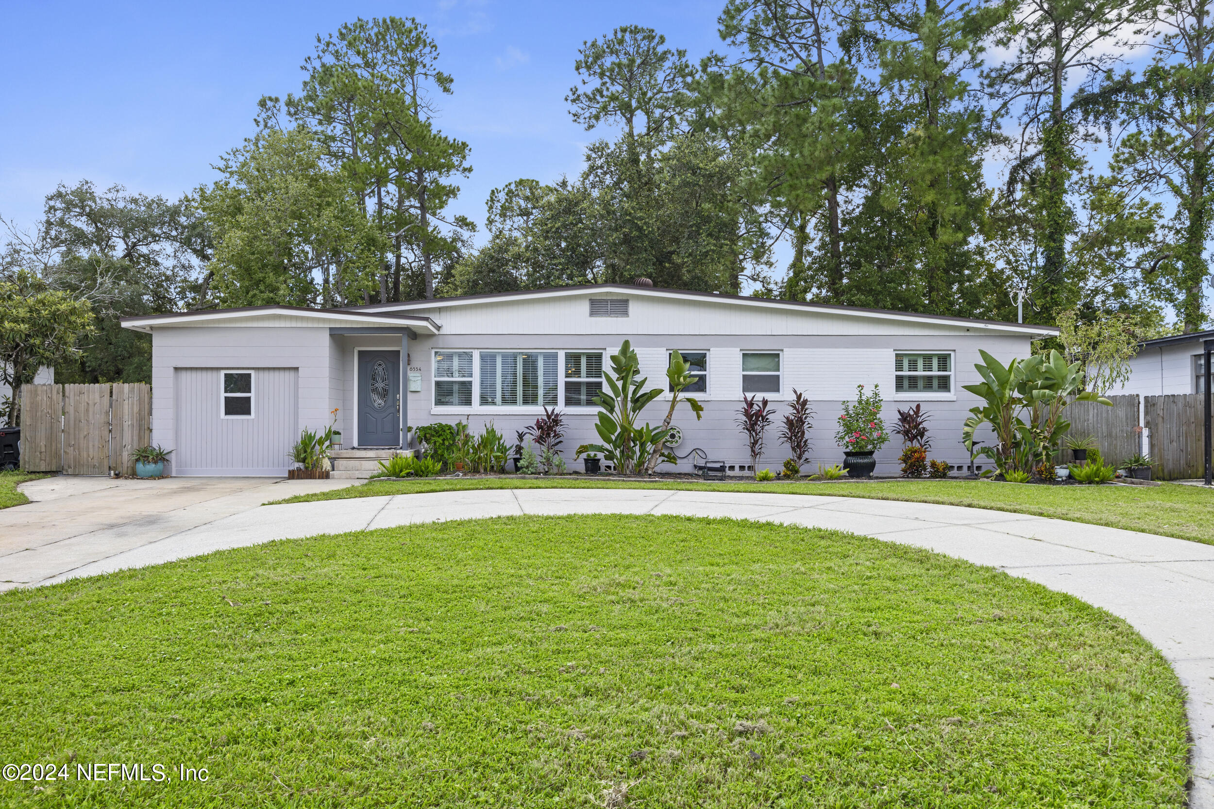 Lou Dr, Jacksonville, FL 32216