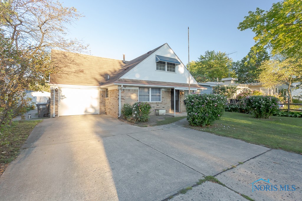 Winona Dr, Toledo, OH 43613