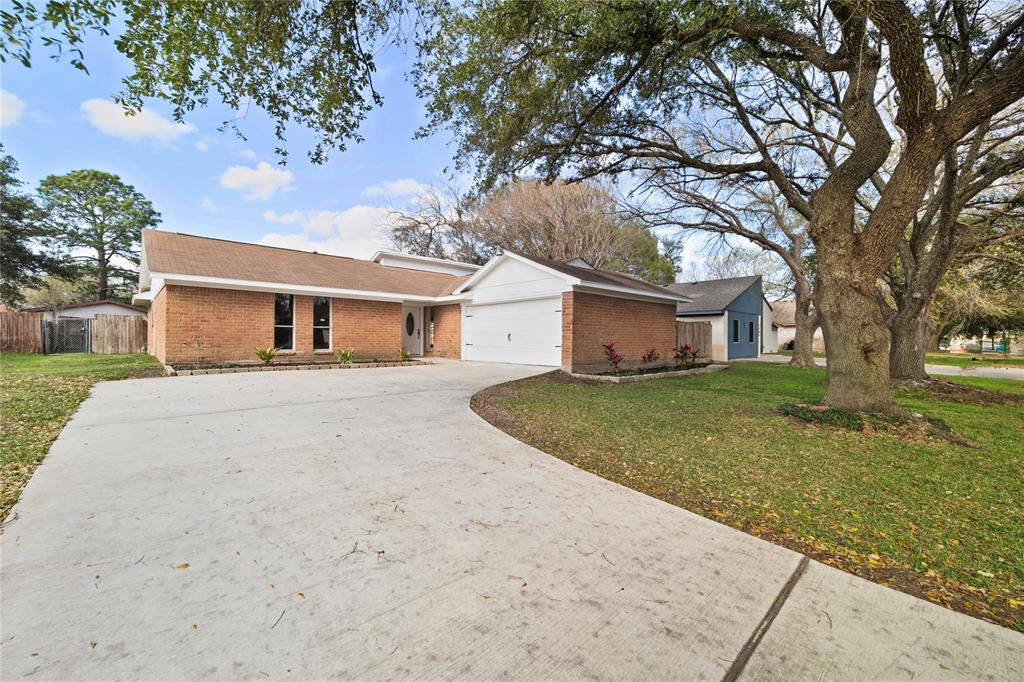 Surrey St, Baytown, TX 77521