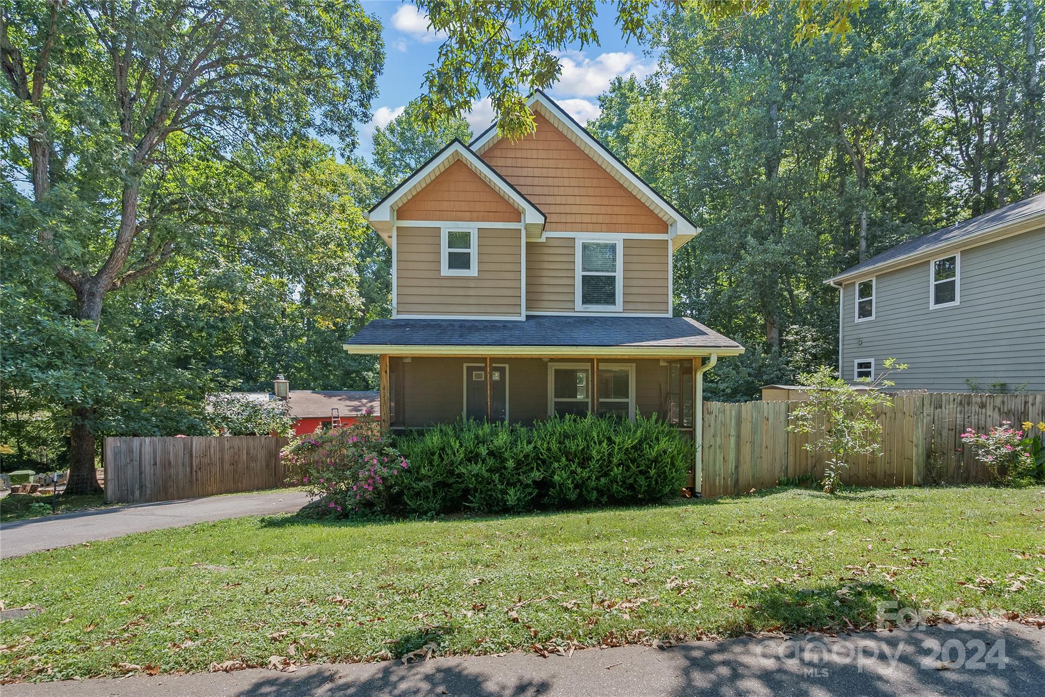 Selwyn Rd, Asheville, NC 28806