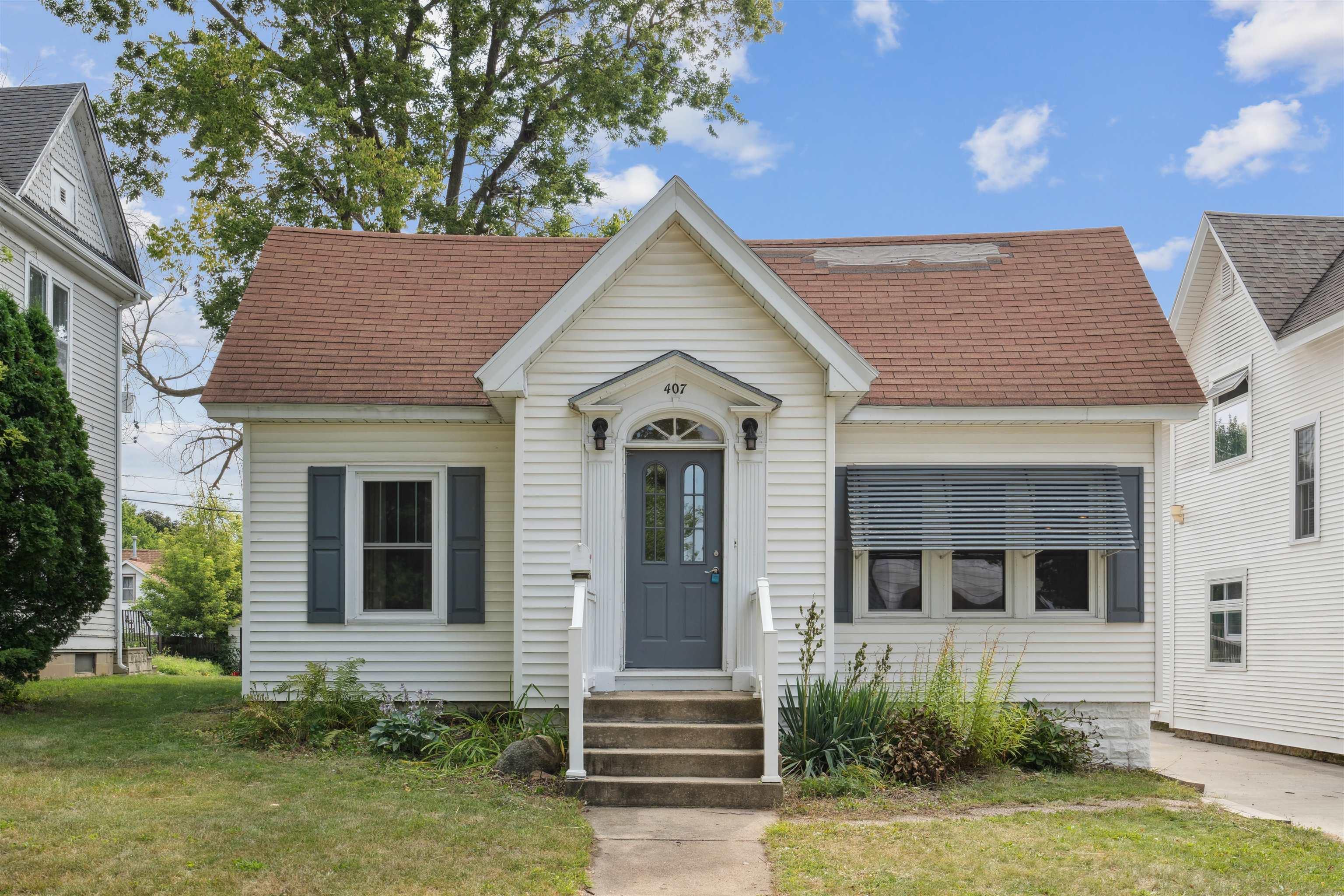 1st Ave, Oelwein, IA 50662