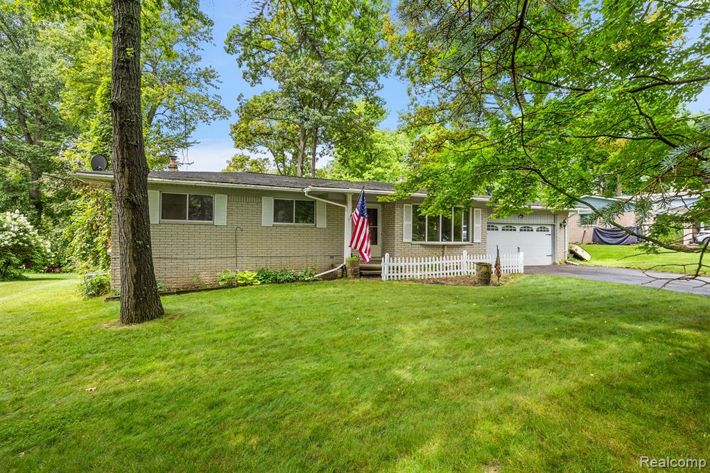 Catalina Way, Holly, MI 48442 #1