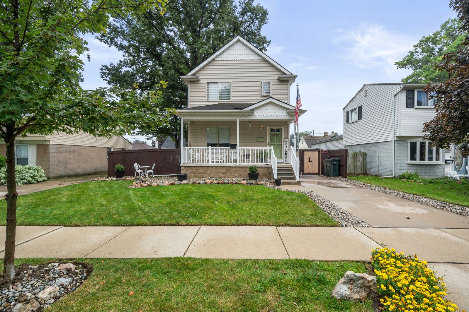 Maxine St, Saint Clair Shores, MI 48080