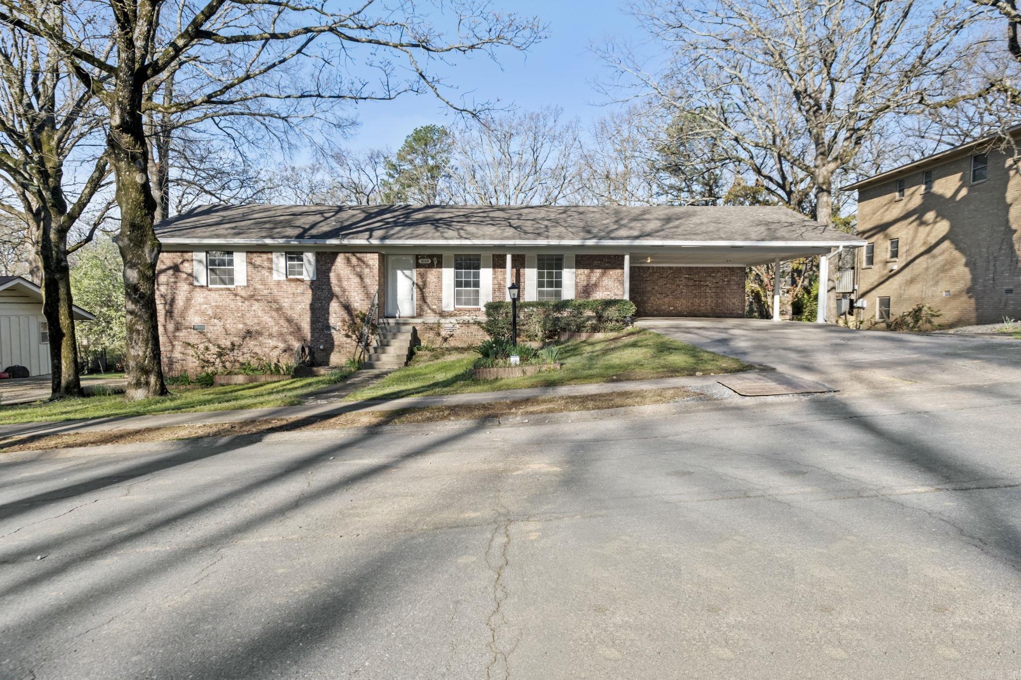 Cleburne Pl, North Little Rock, AR 72116