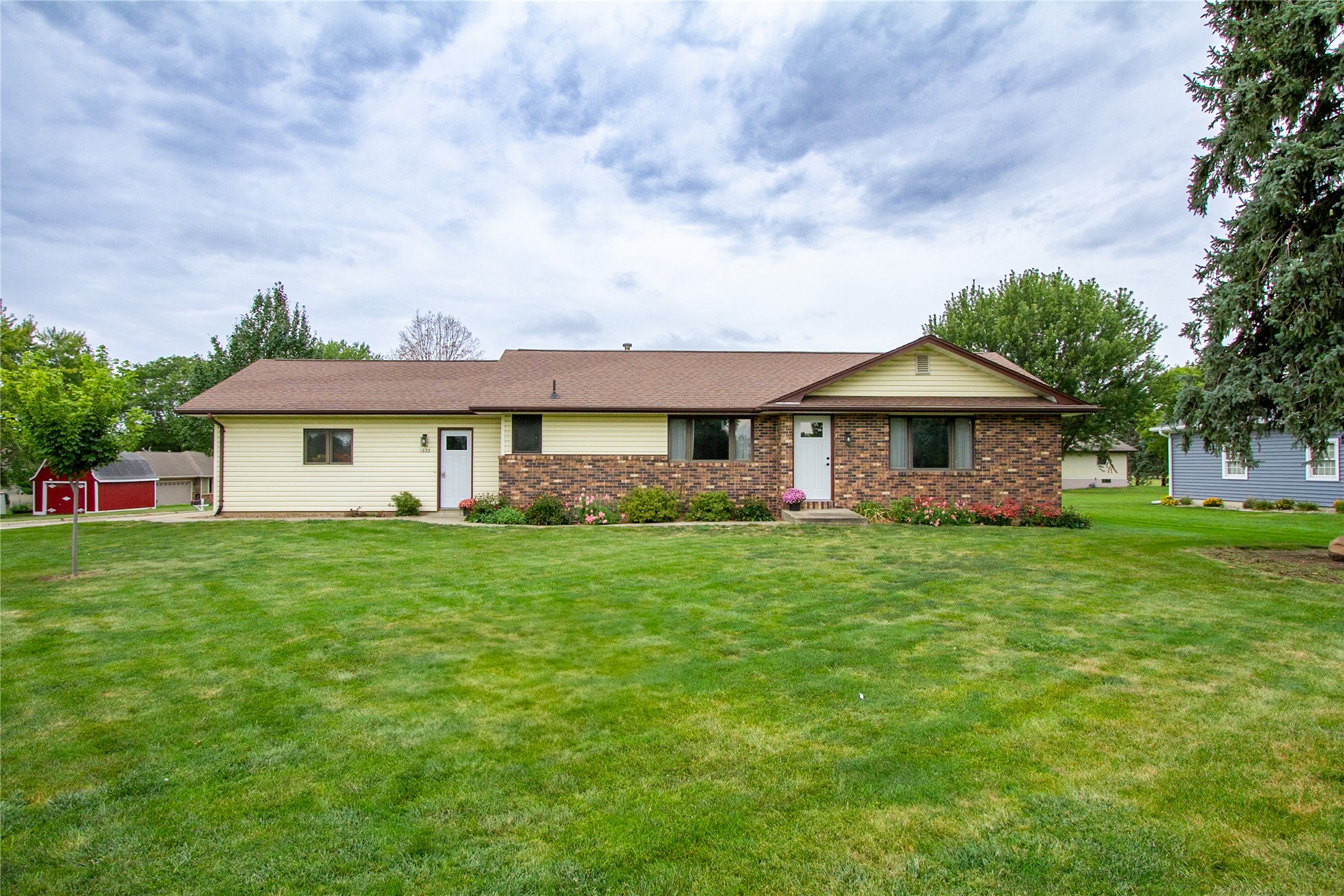 Main St, Pella, IA 50219