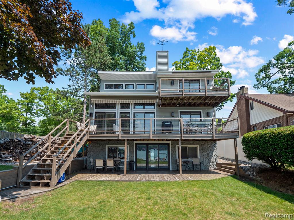 Whitfield Ct, Waterford, MI 48329 #1