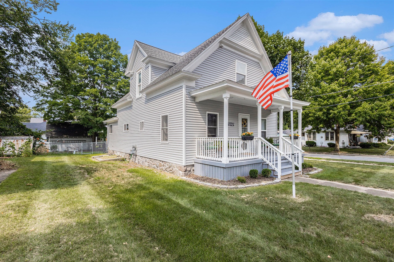 Grove St, Greenville, MI 48838