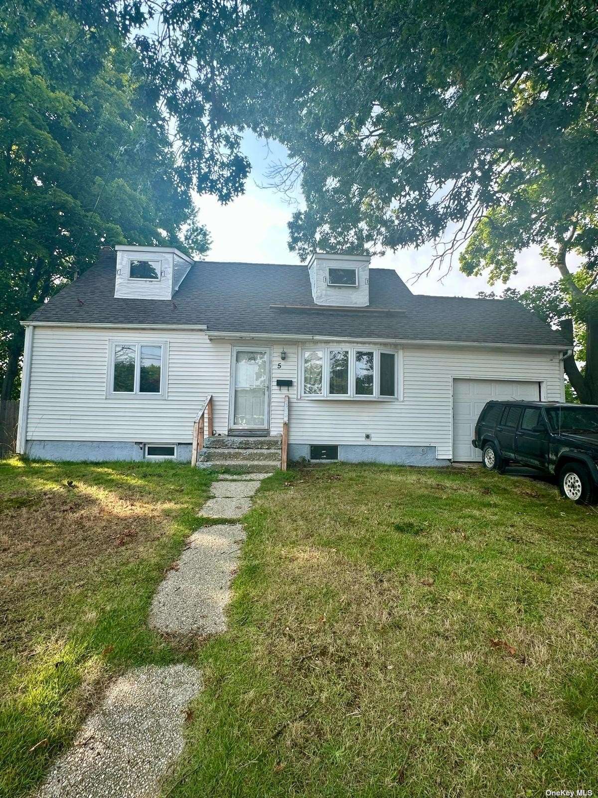 Beaulieu Ct, Bay Shore, NY 11706