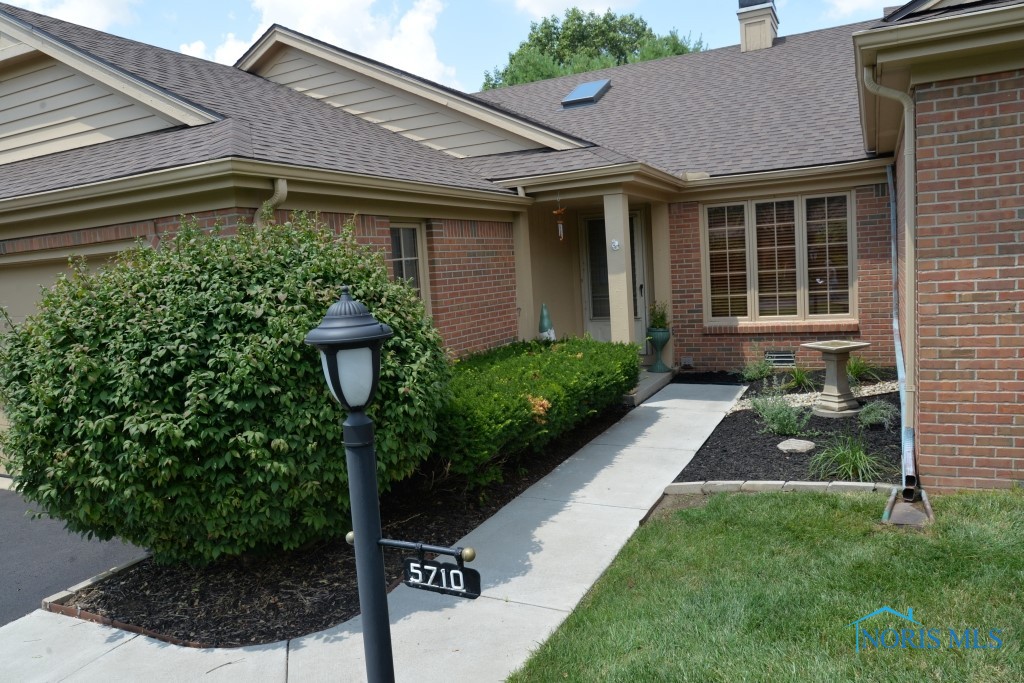 Chardonnay Dr, Toledo, OH 43615