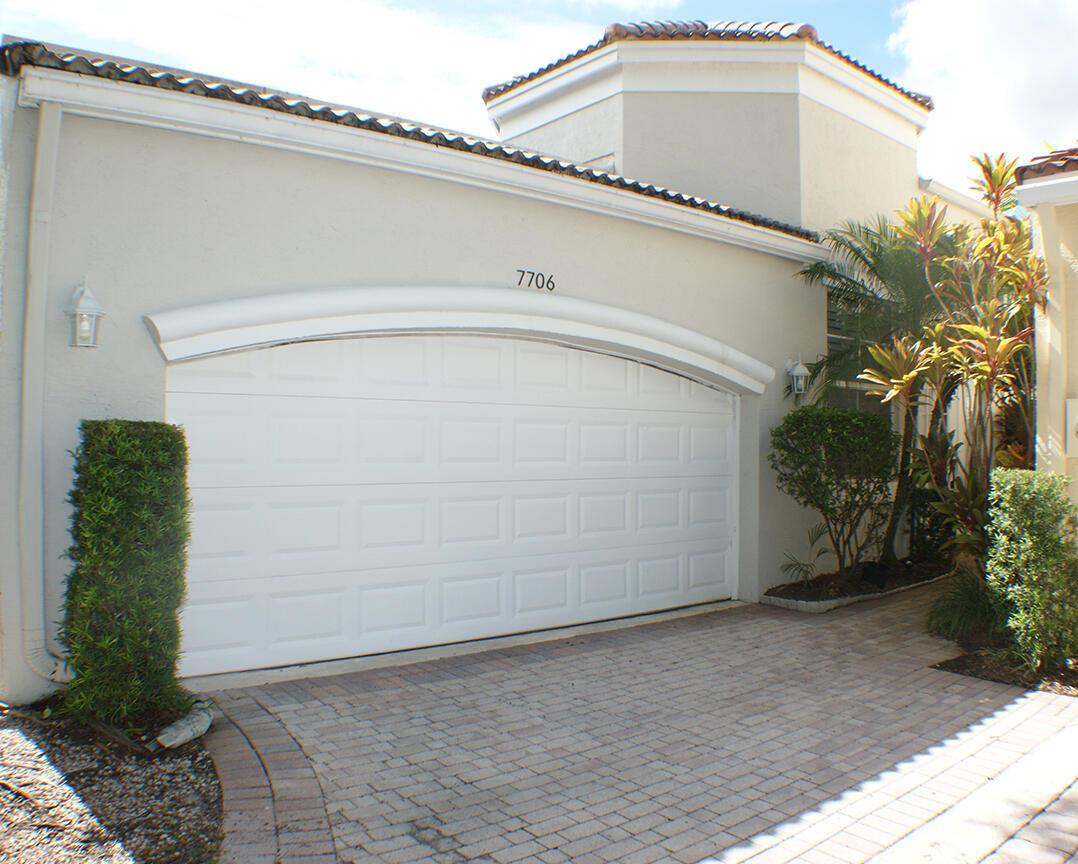 Larkspur Ln, West Palm Beach, FL 33412