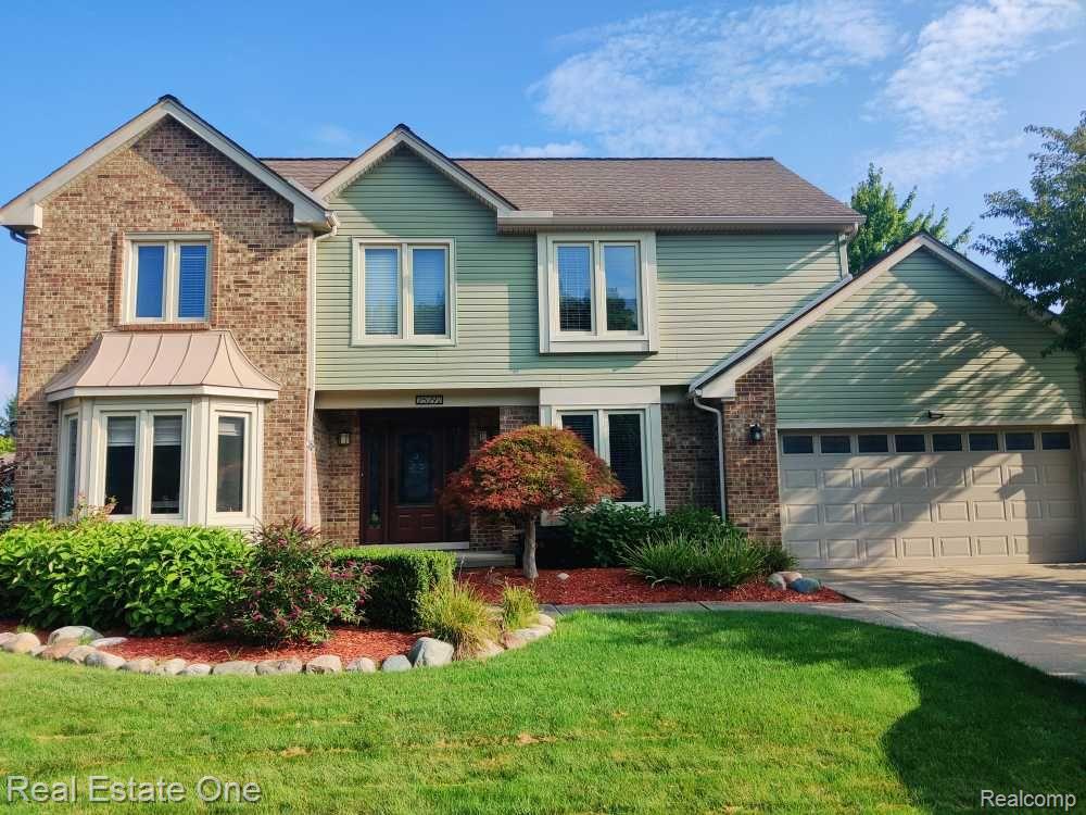 Bridlepath Ln, Farmington Hills, MI 48335