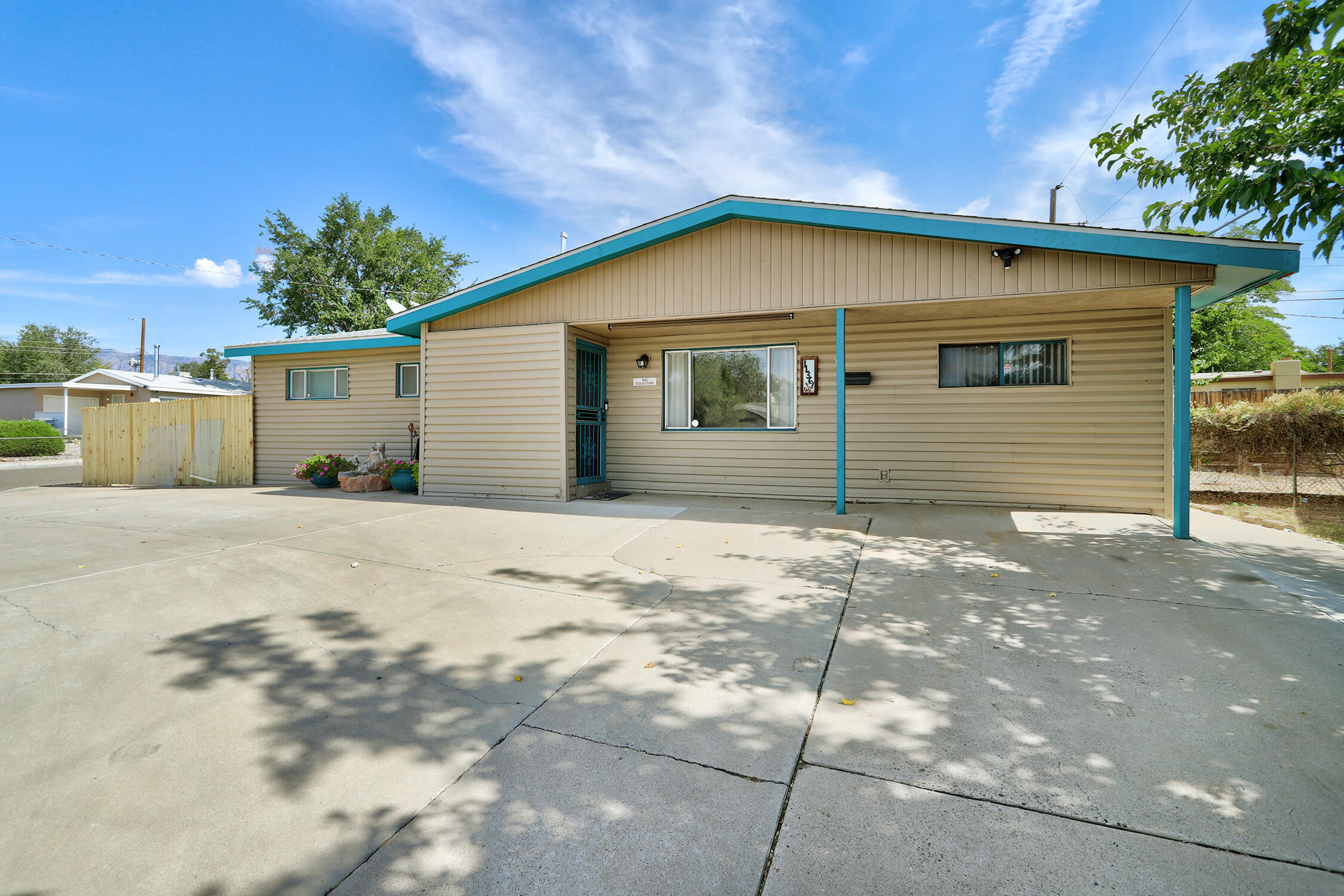 Maxine St, Albuquerque, NM 87112
