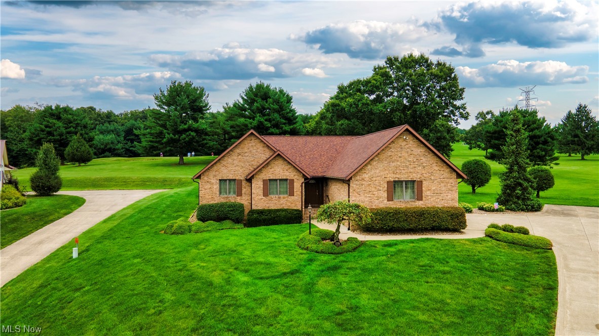 Meadowbrook Ln, Carrollton, OH 44615