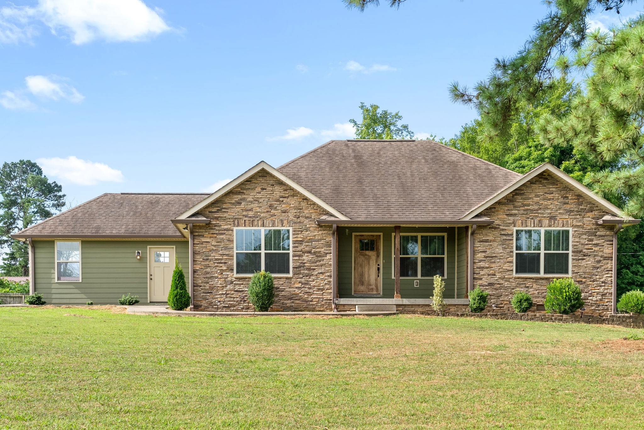 Adams Dr, Tennessee Ridge, TN 37178