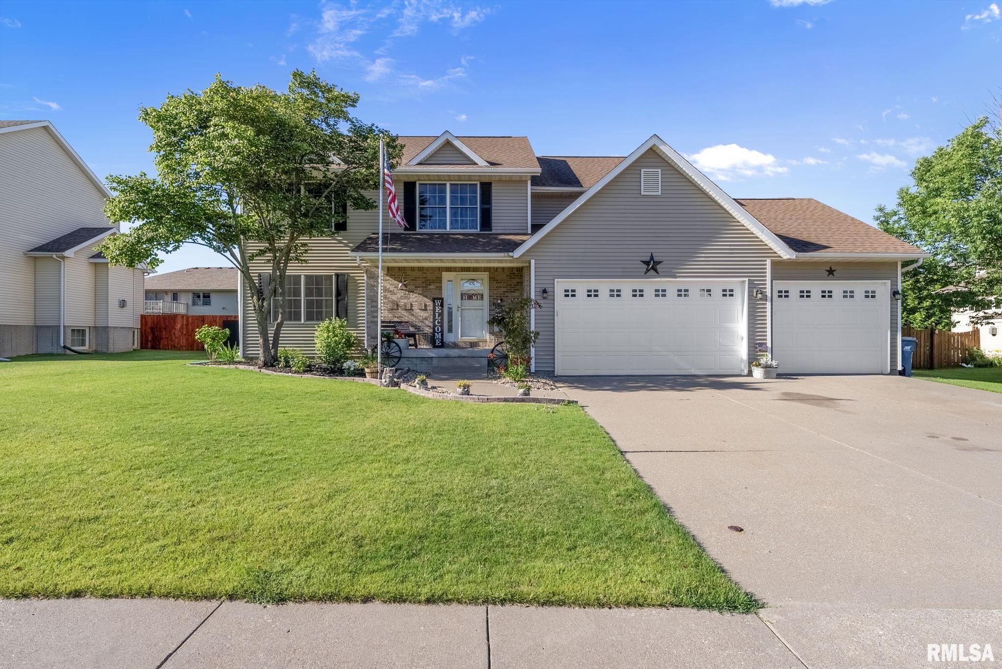 Hickory St, Eldridge, IA 52748