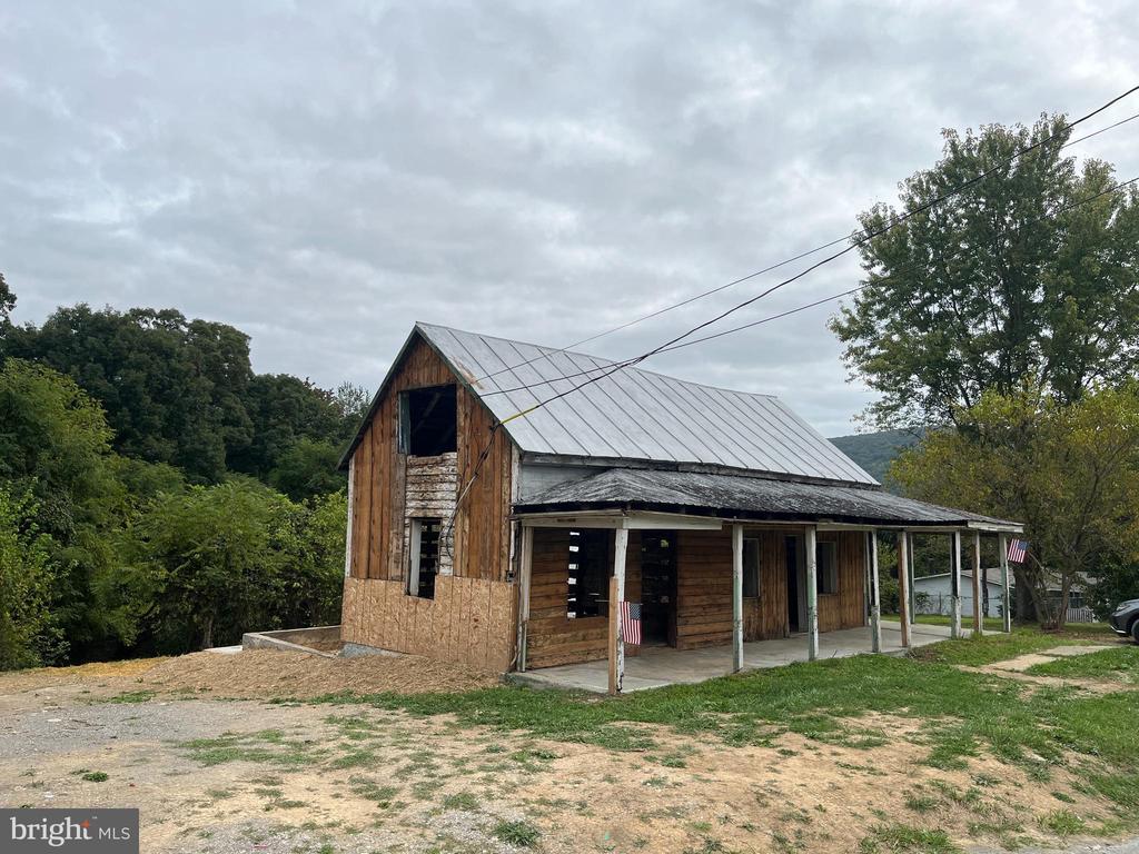 Engle Rd, Harpers Ferry, WV 25425