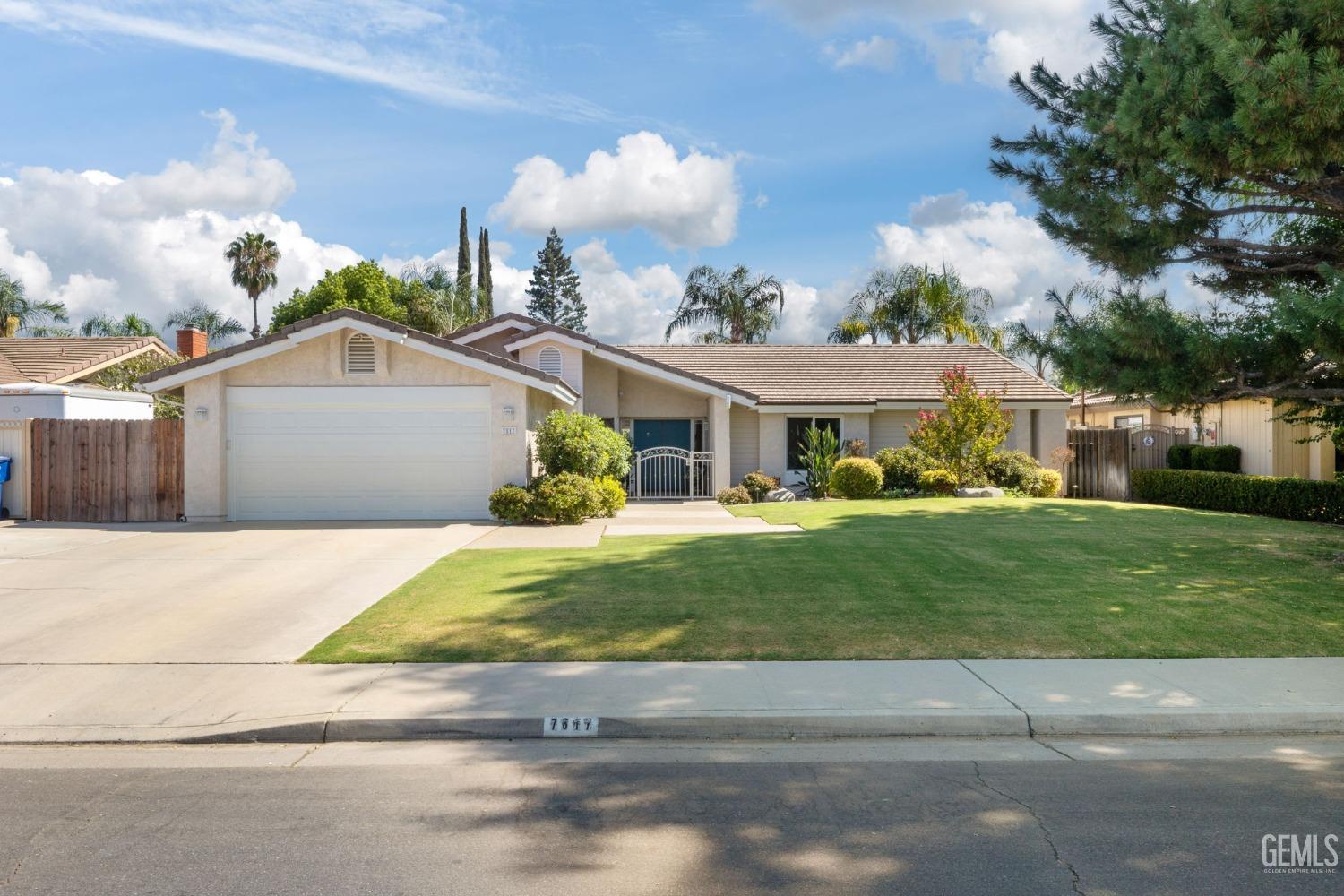 Selkirk Dr, Bakersfield, CA 93309