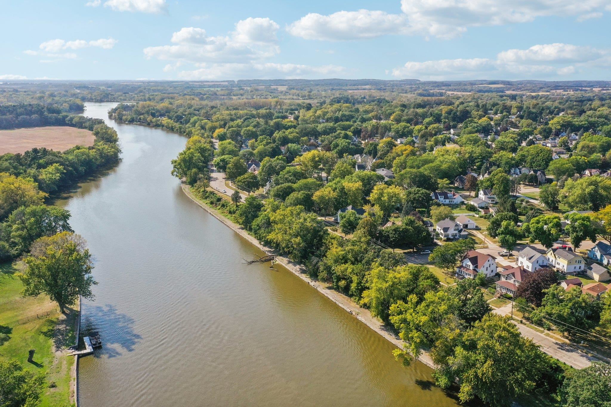Riverside Dr, Fort Atkinson, WI 53538