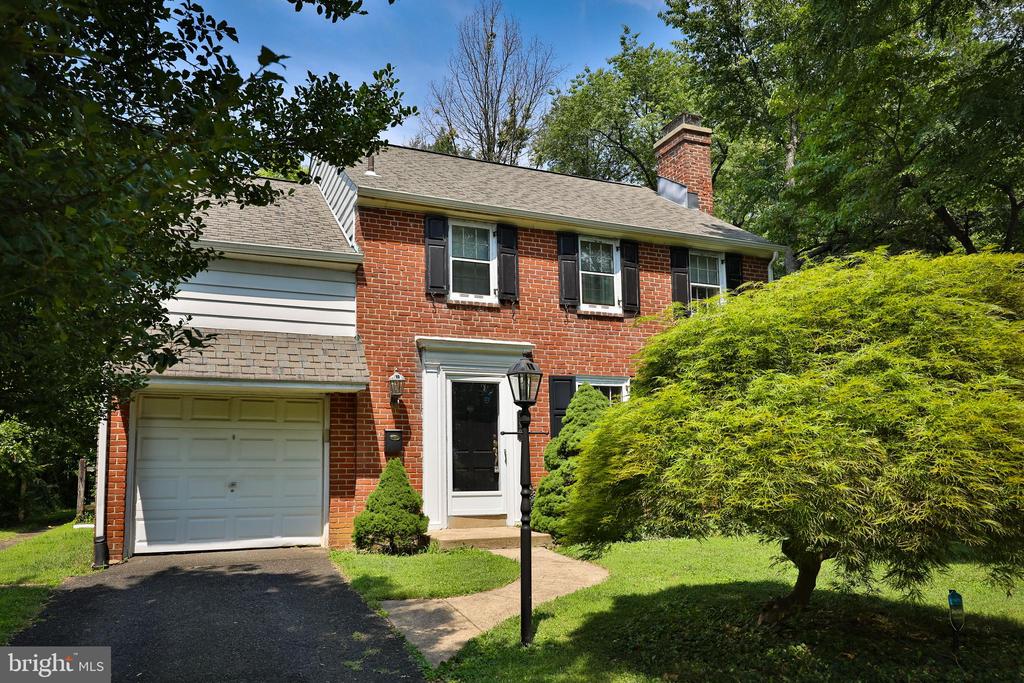 Forrest Ave, Elkins Park, PA 19027