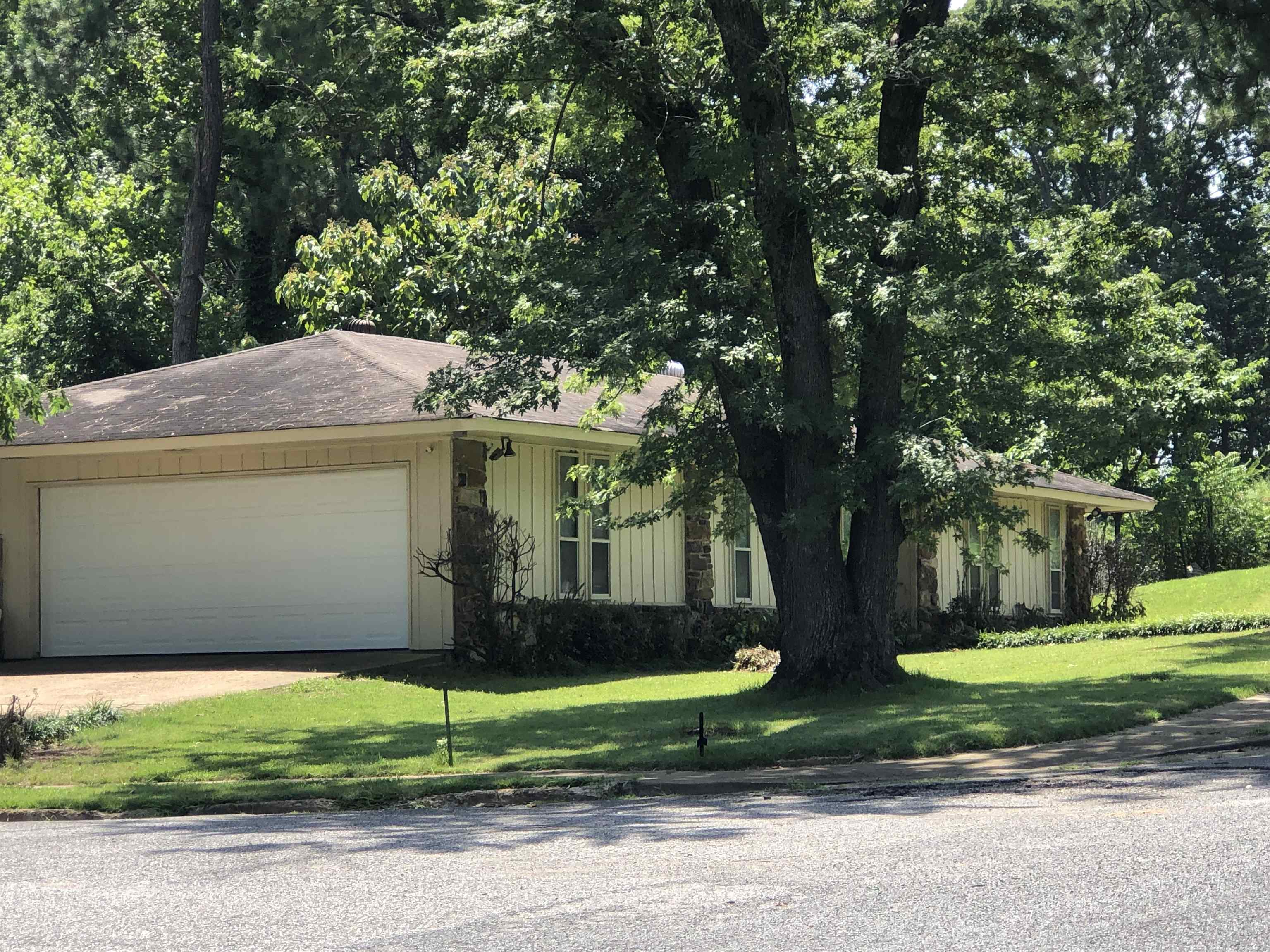 Bishops Bridge Rd, Memphis, TN 38118