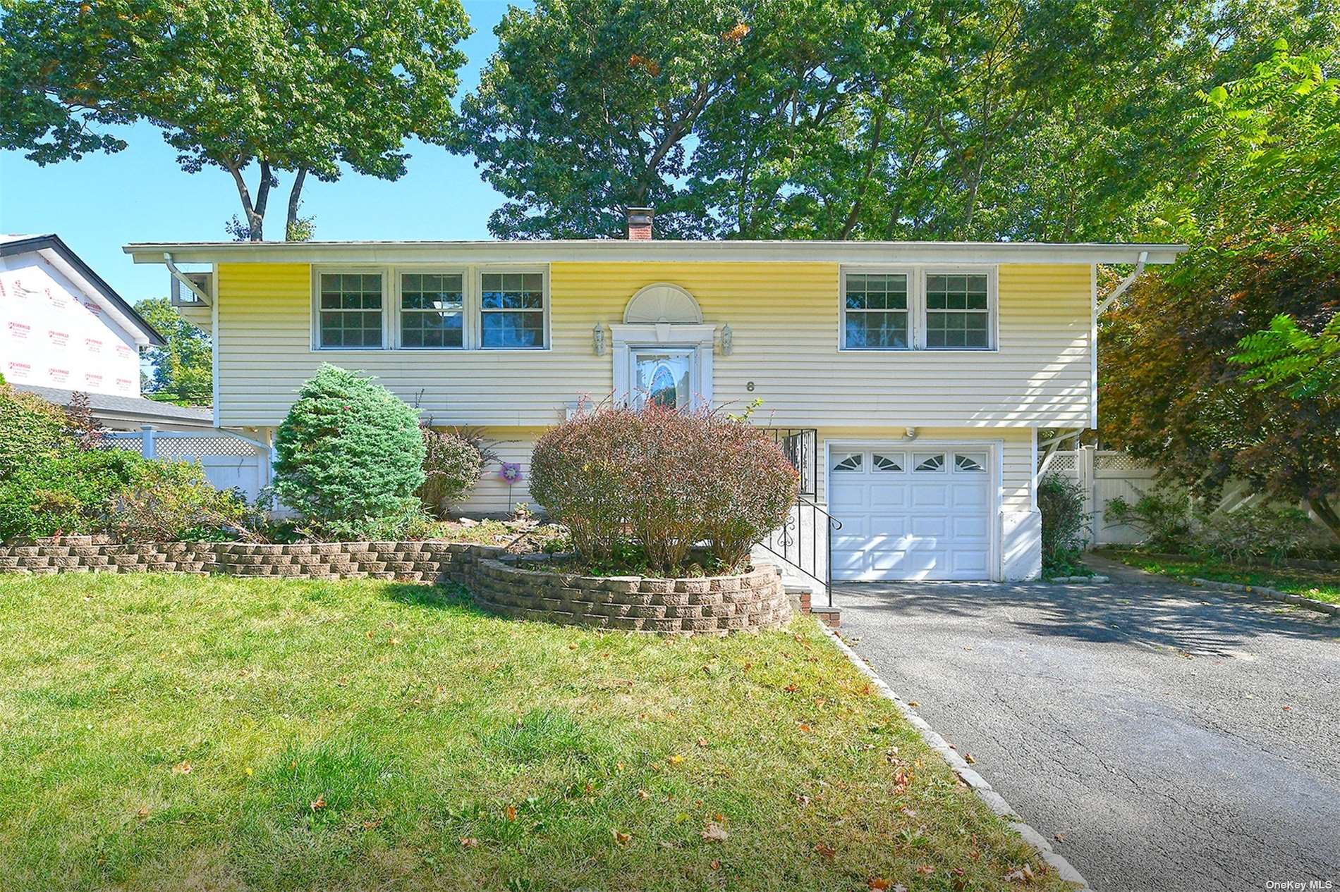 Horseshoe Ln, Commack, NY 11725
