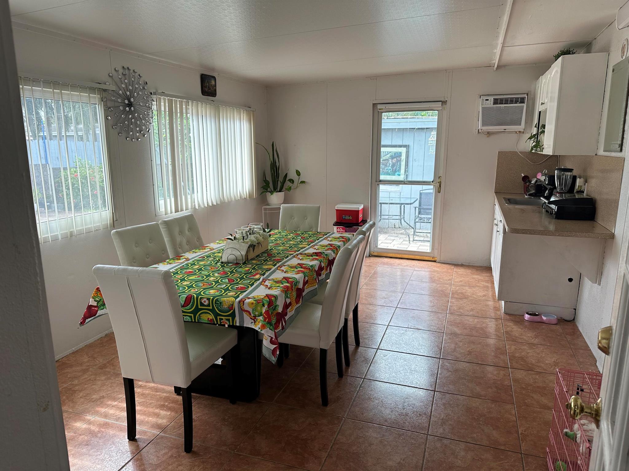 Colt Ln, West Palm Beach, FL 33406