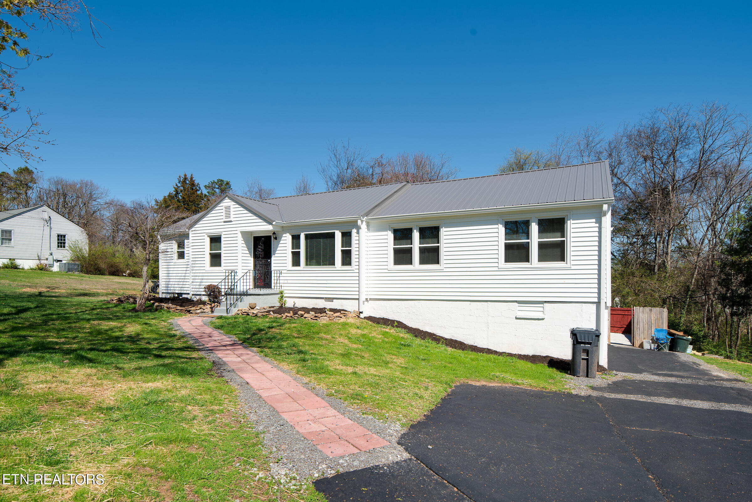Wallwood Rd, Knoxville, TN 37912