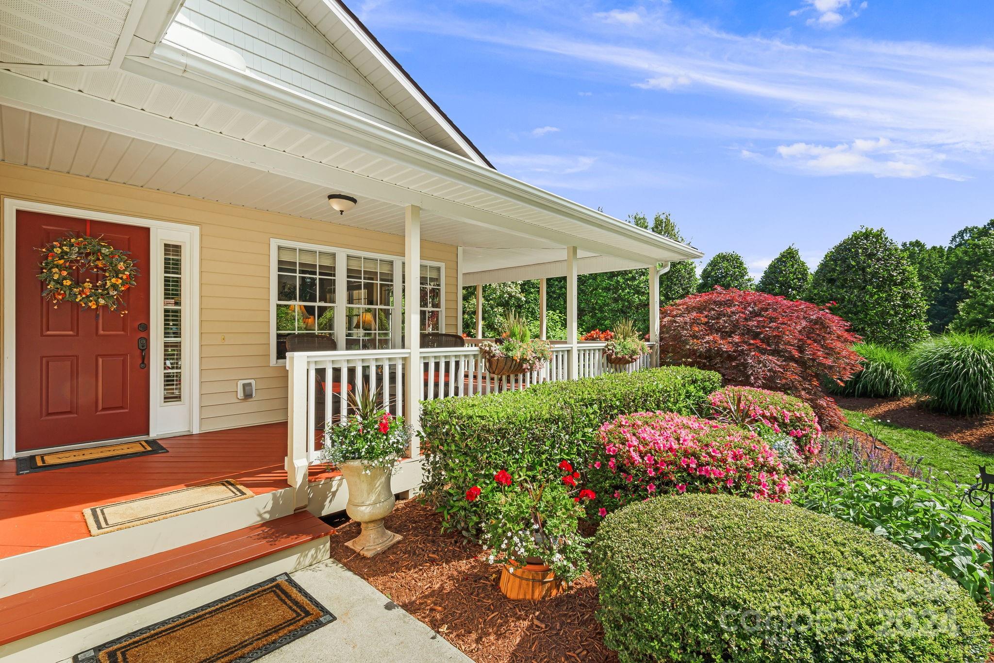 Karla Cir, Hendersonville, NC 28739