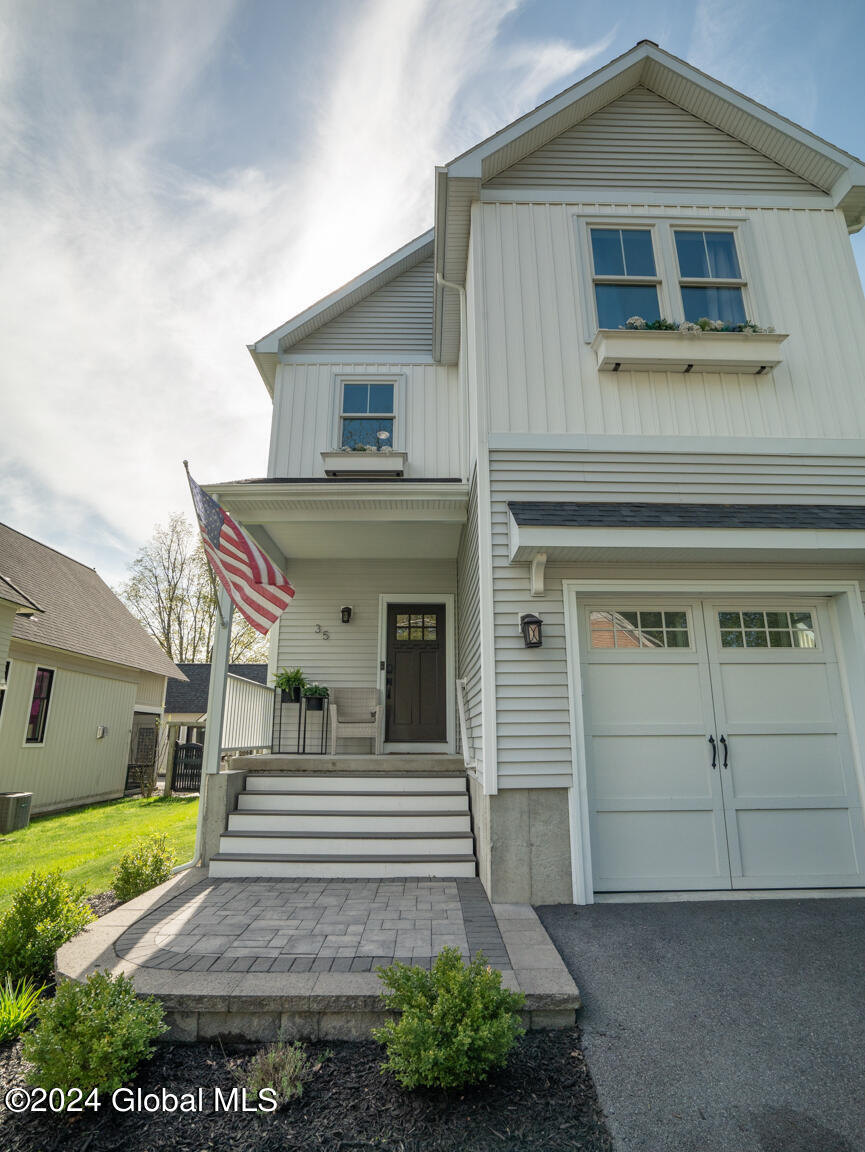 Bensonhurst Ave, Saratoga Springs, NY 12866