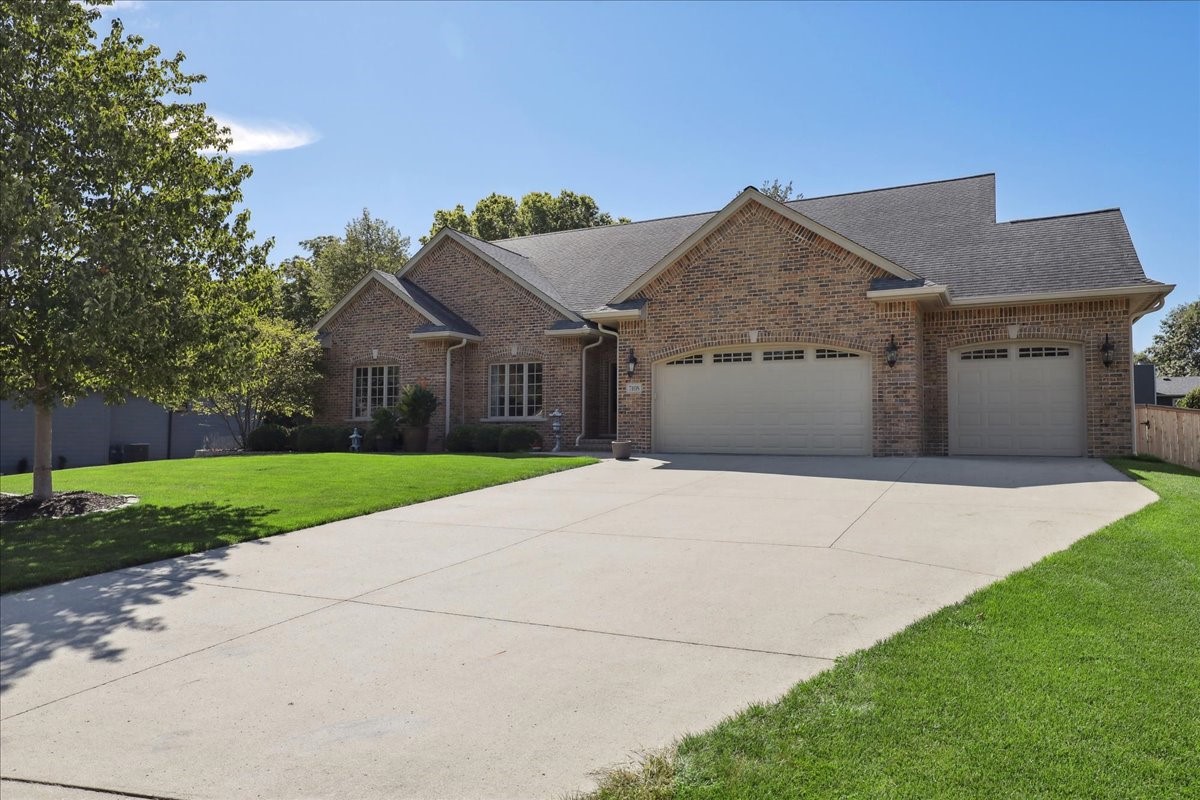 Harbour Dr, Johnston, IA 50131