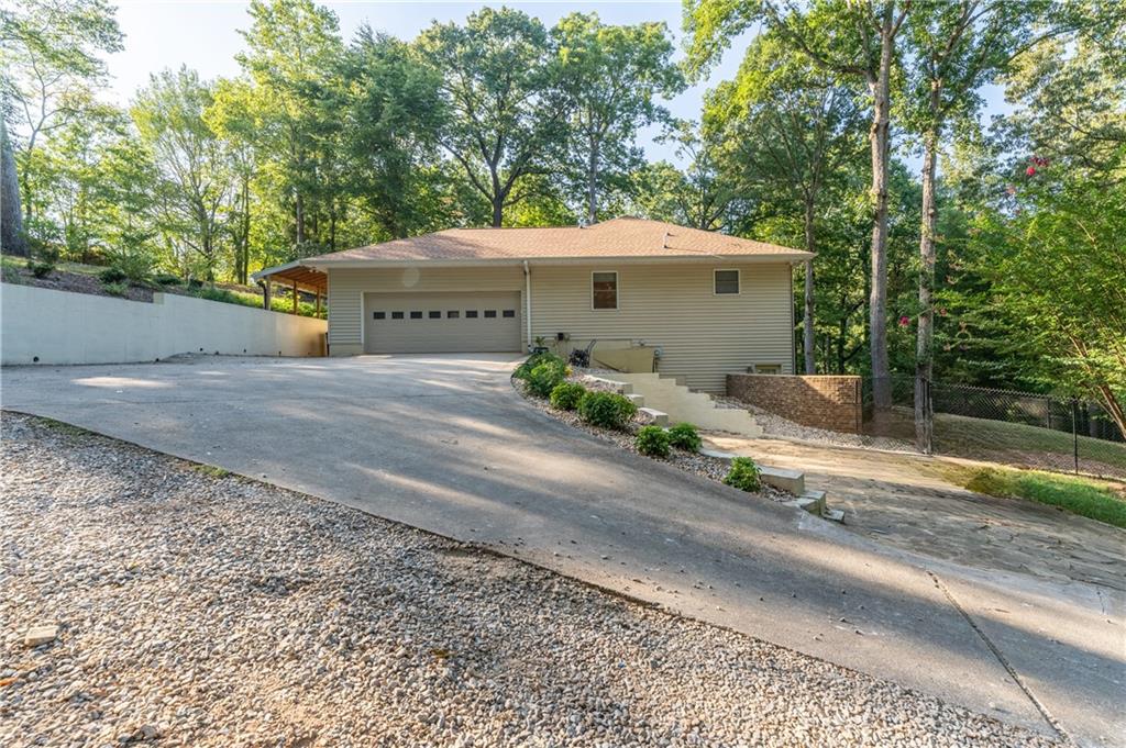 Nix Dr, Gainesville, GA 30501