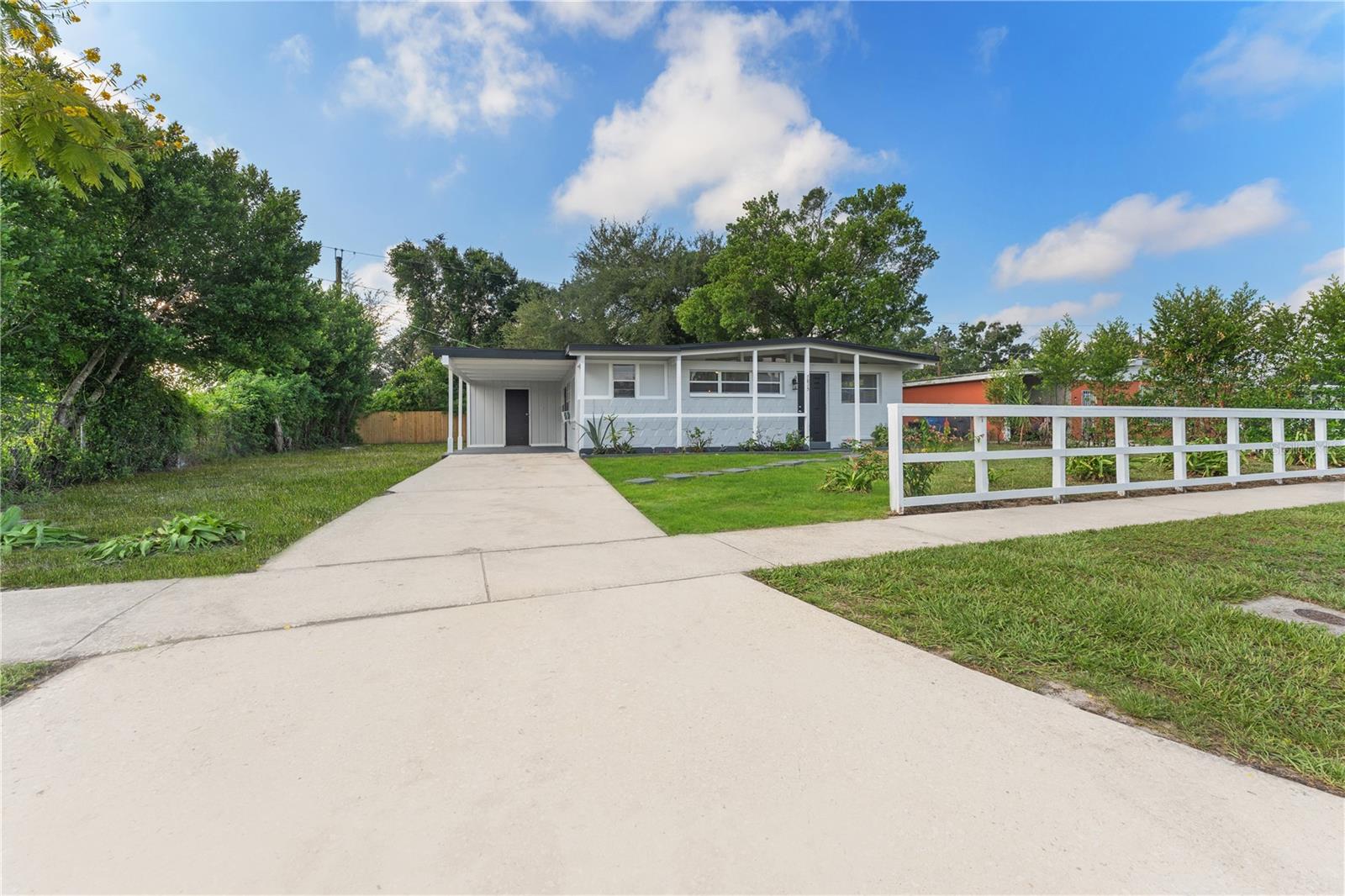 Ridein Rd, Tampa, FL 33619