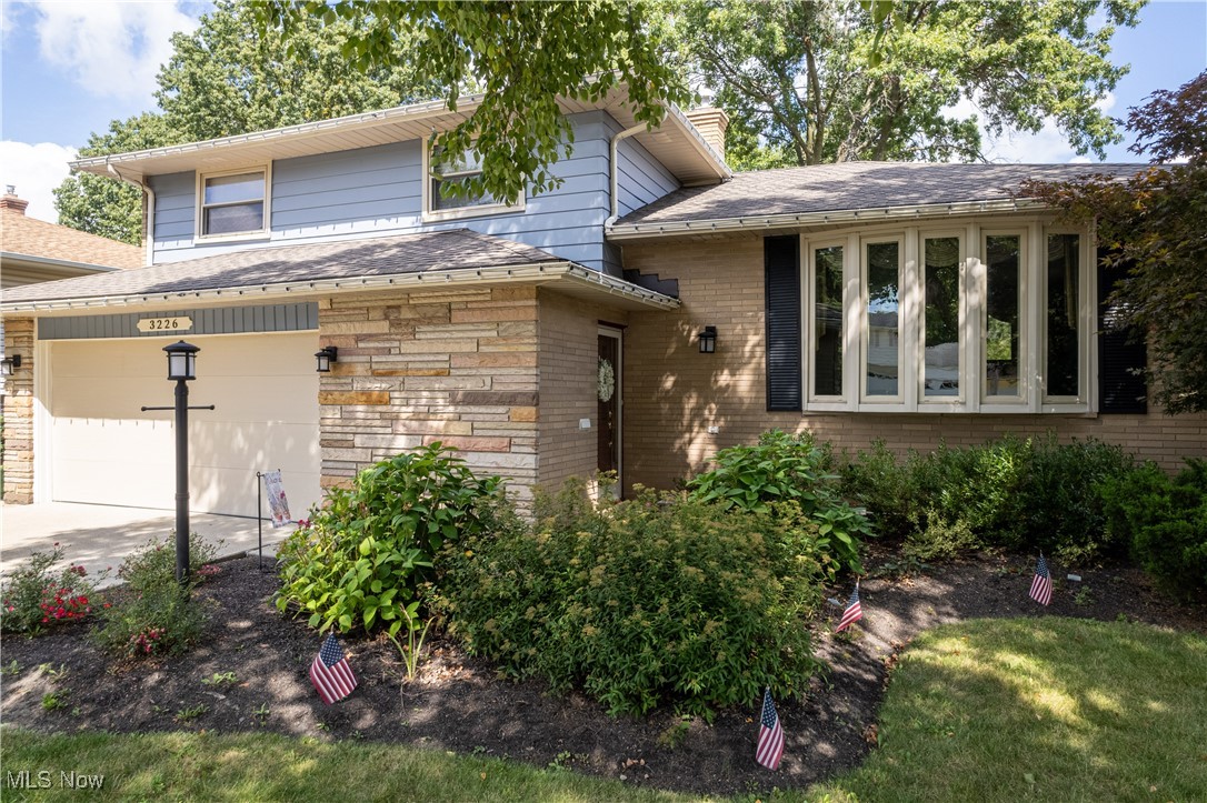 Arrow Ln, Parma, OH 44134