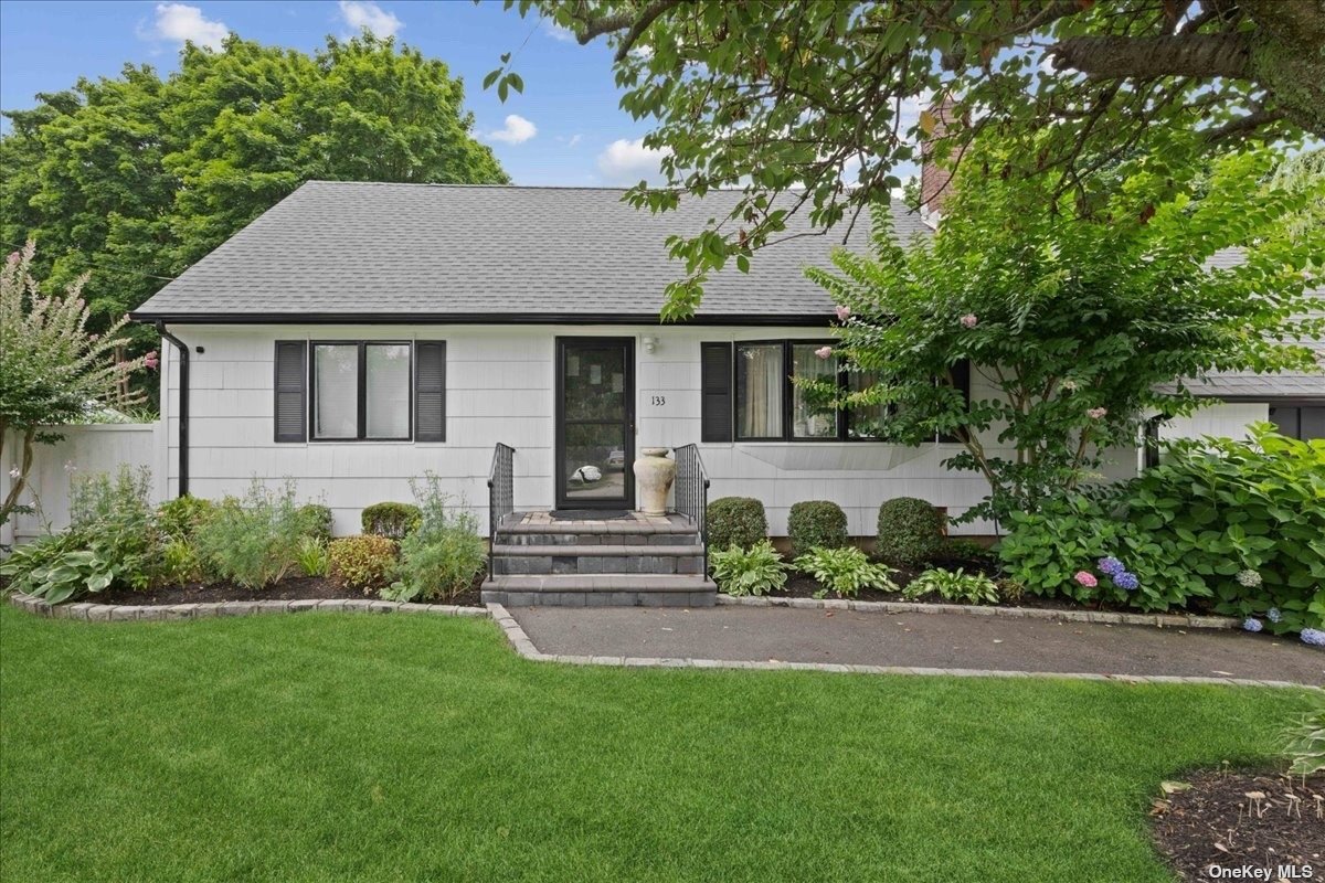 11th Ave, Huntington Station, NY 11746